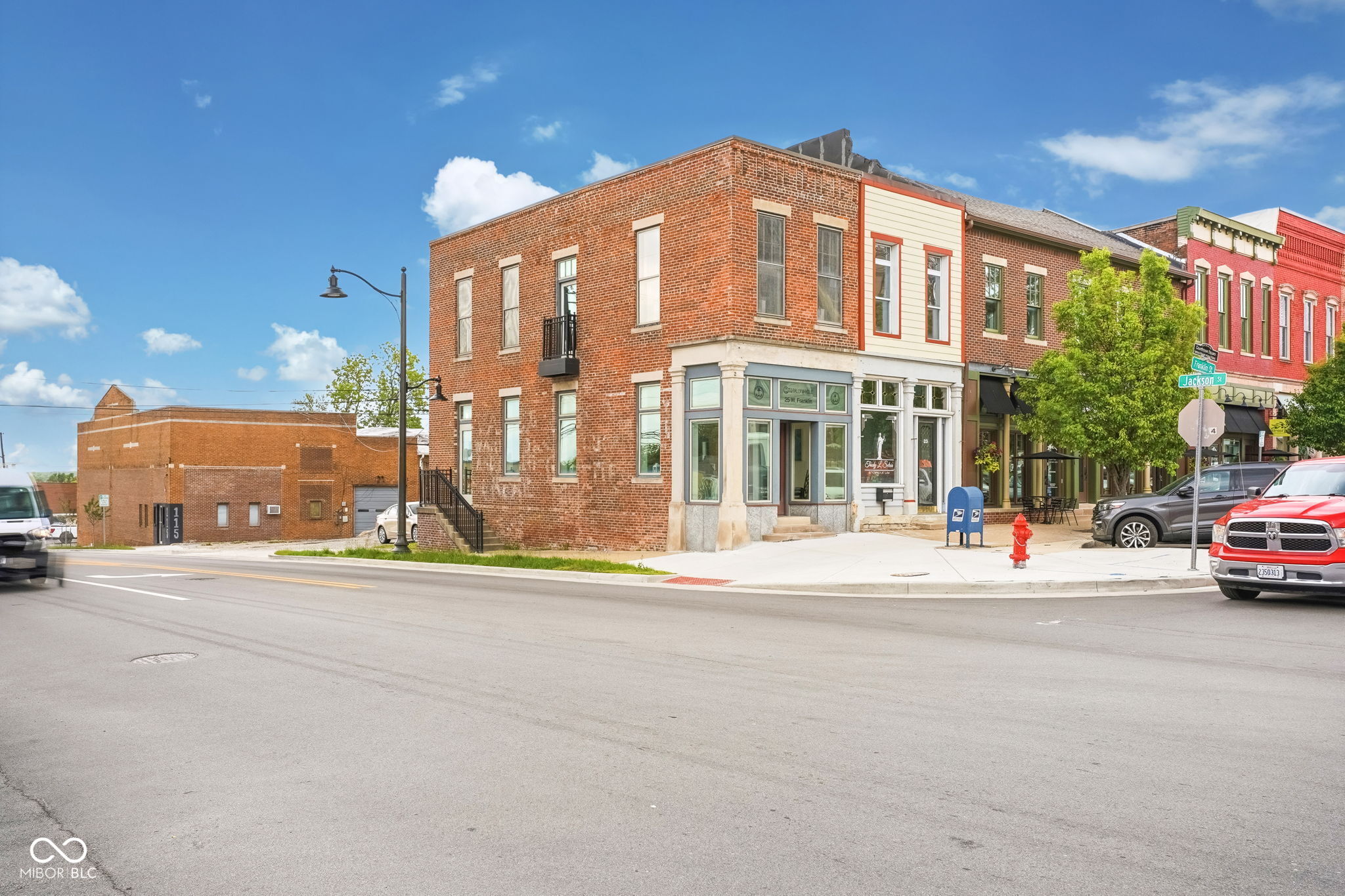 25 W Franklin Street — photo