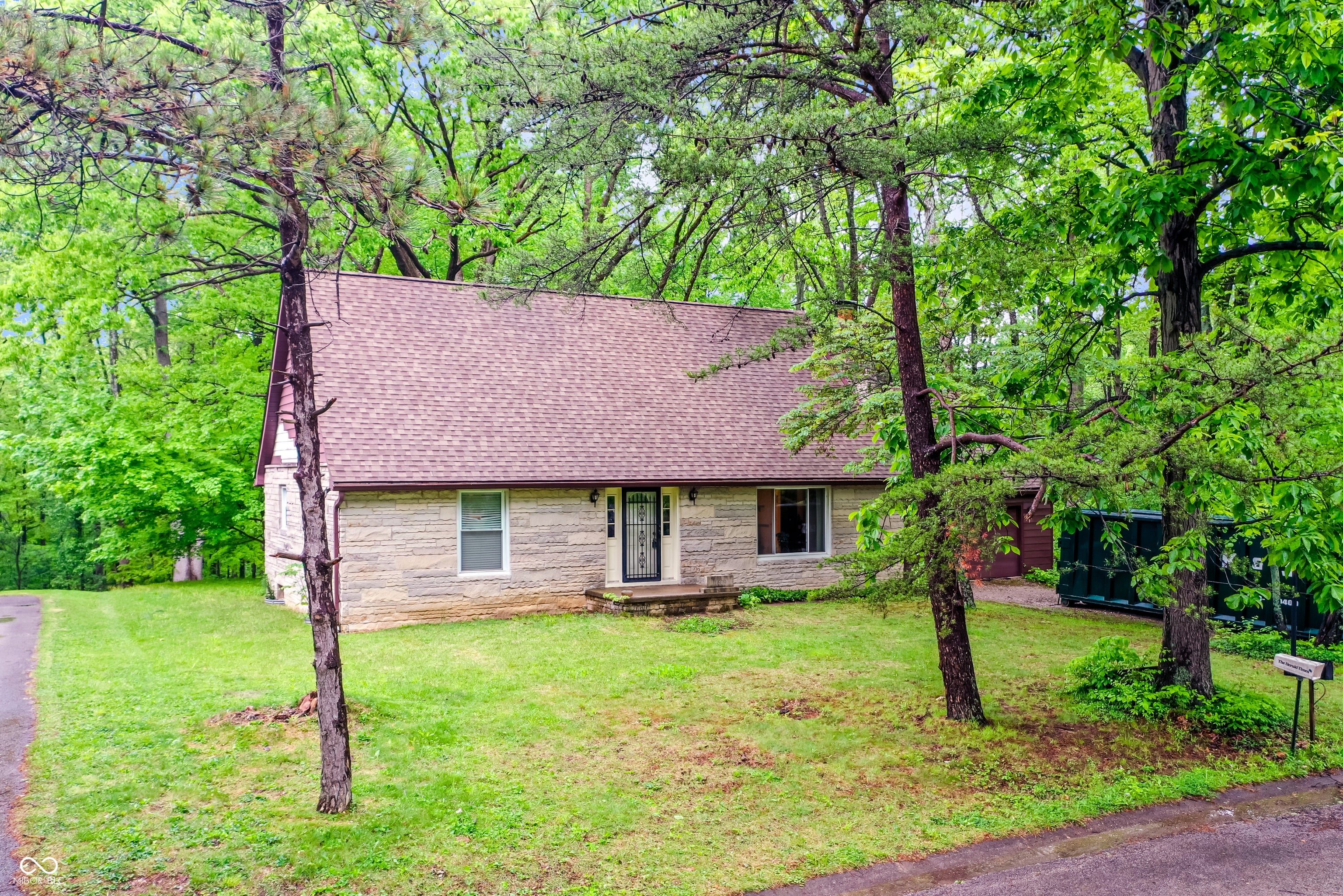 1609 E Woodland Drive — photo
