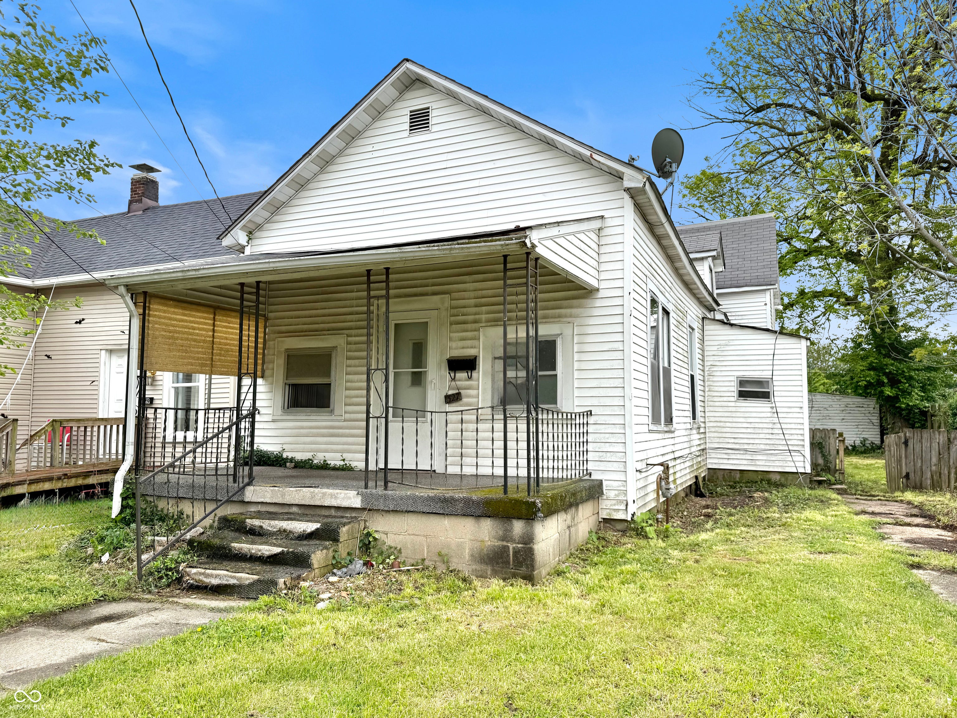 1327 S Harrison Street — photo