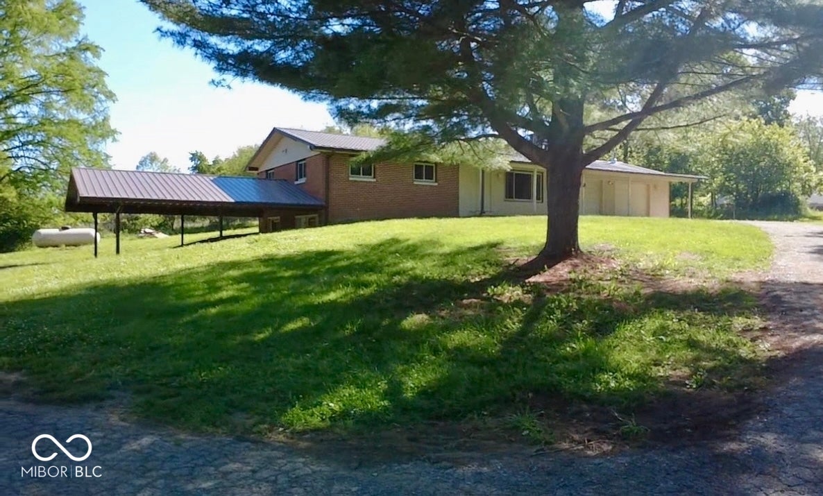 2138 W Range Line Road — photo