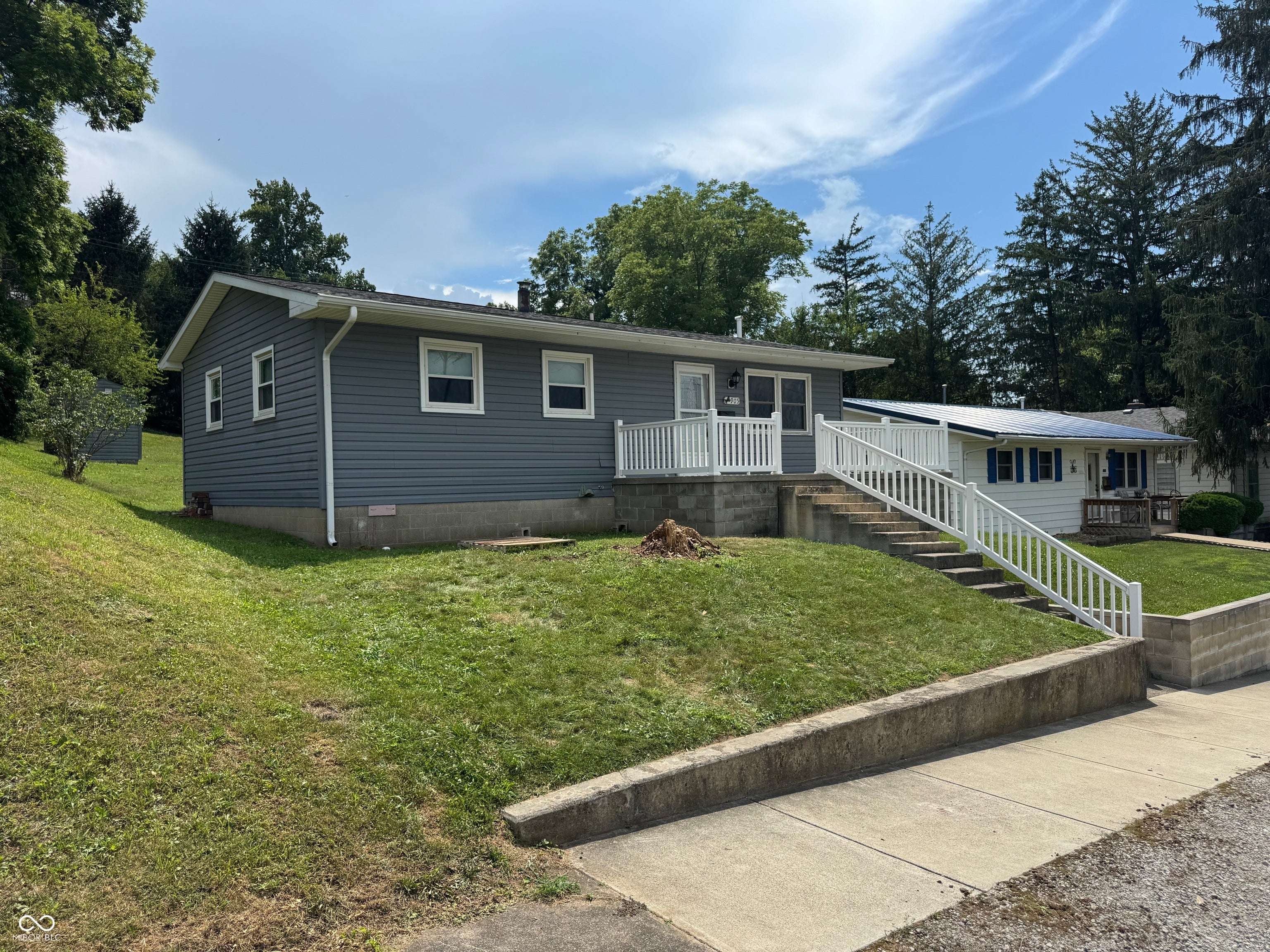 905 E Summit Street — photo