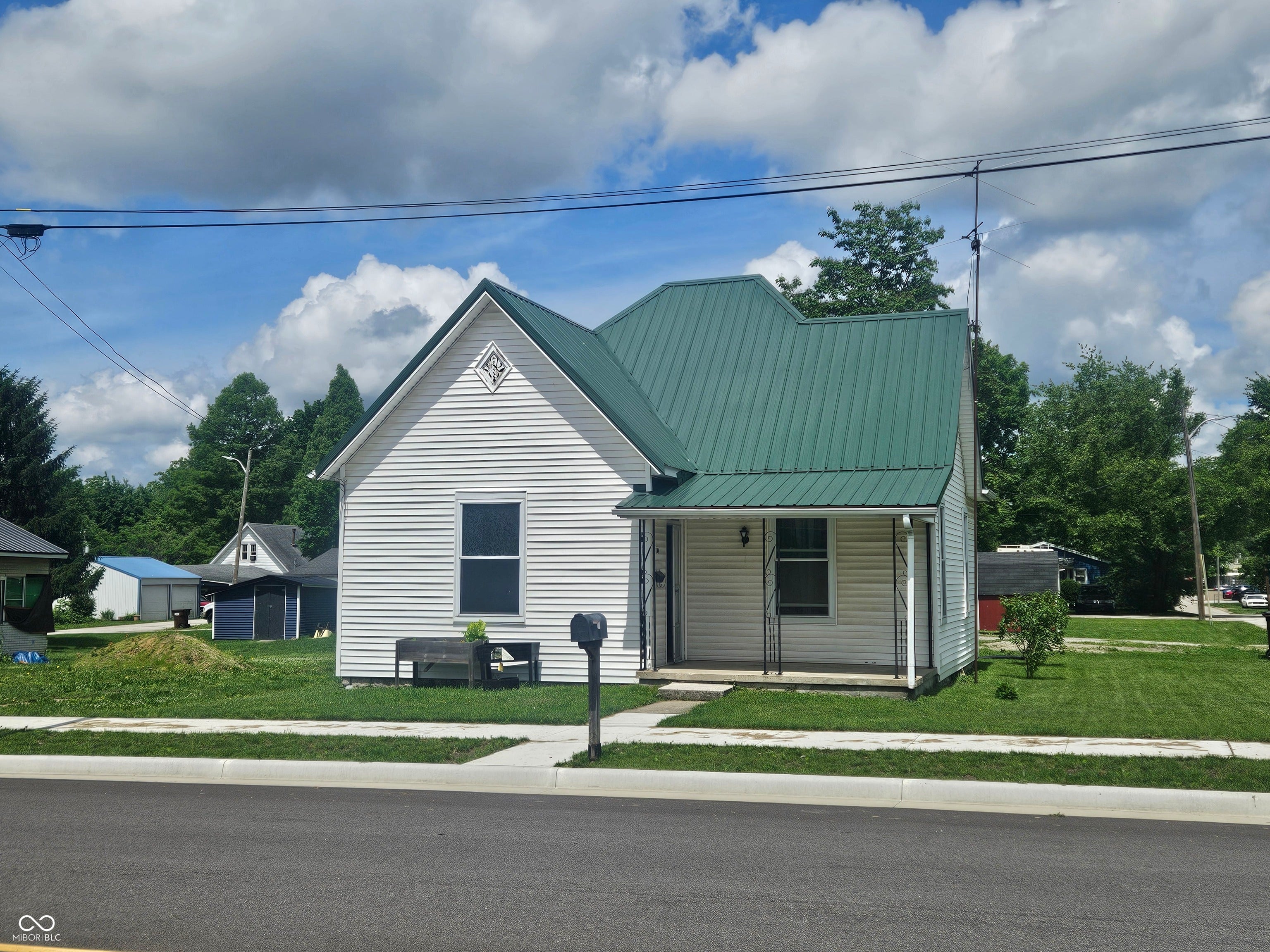 104 W Poplar Street — photo