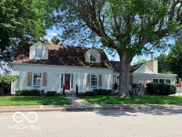 824 W 5th Street — photo