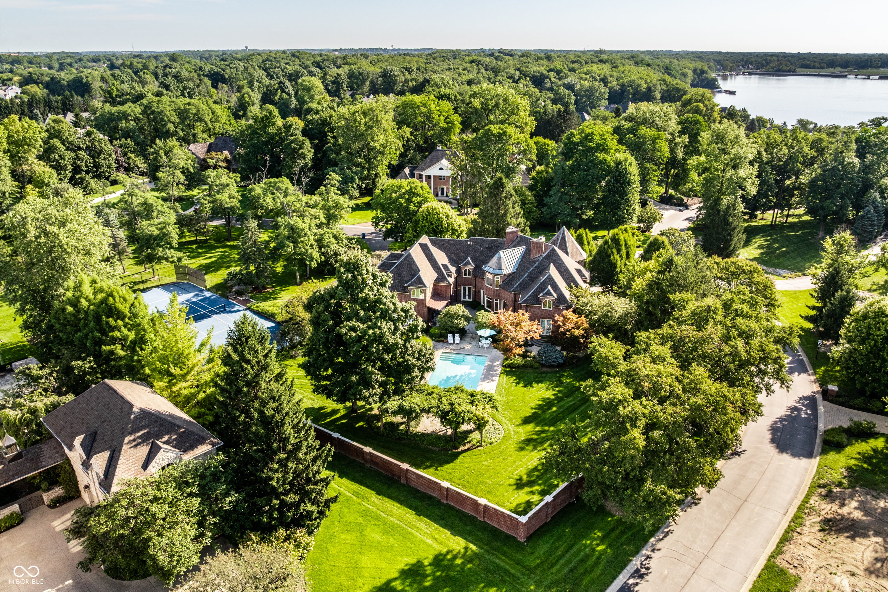 290 Breakwater Drive — photo