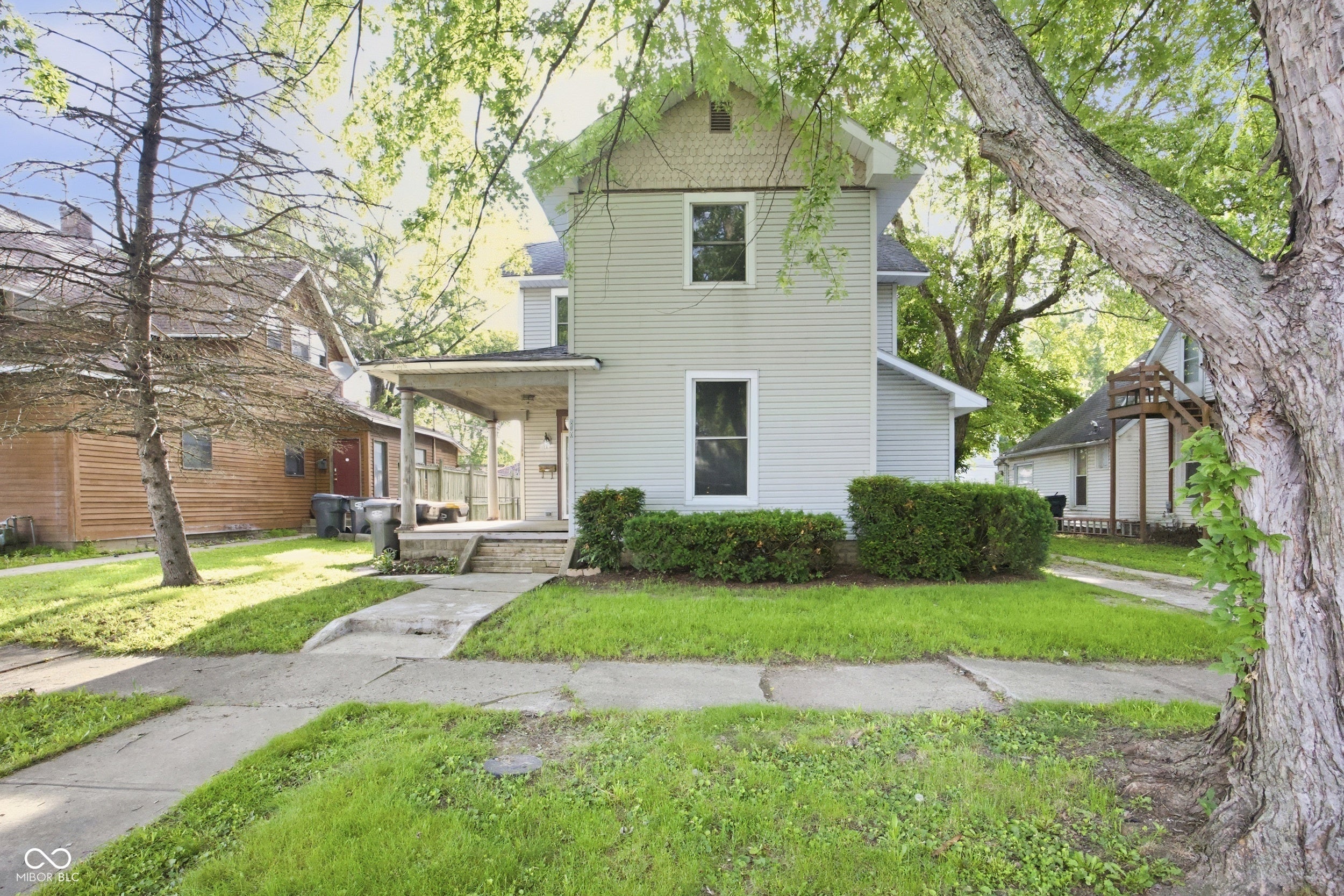 810 College — photo