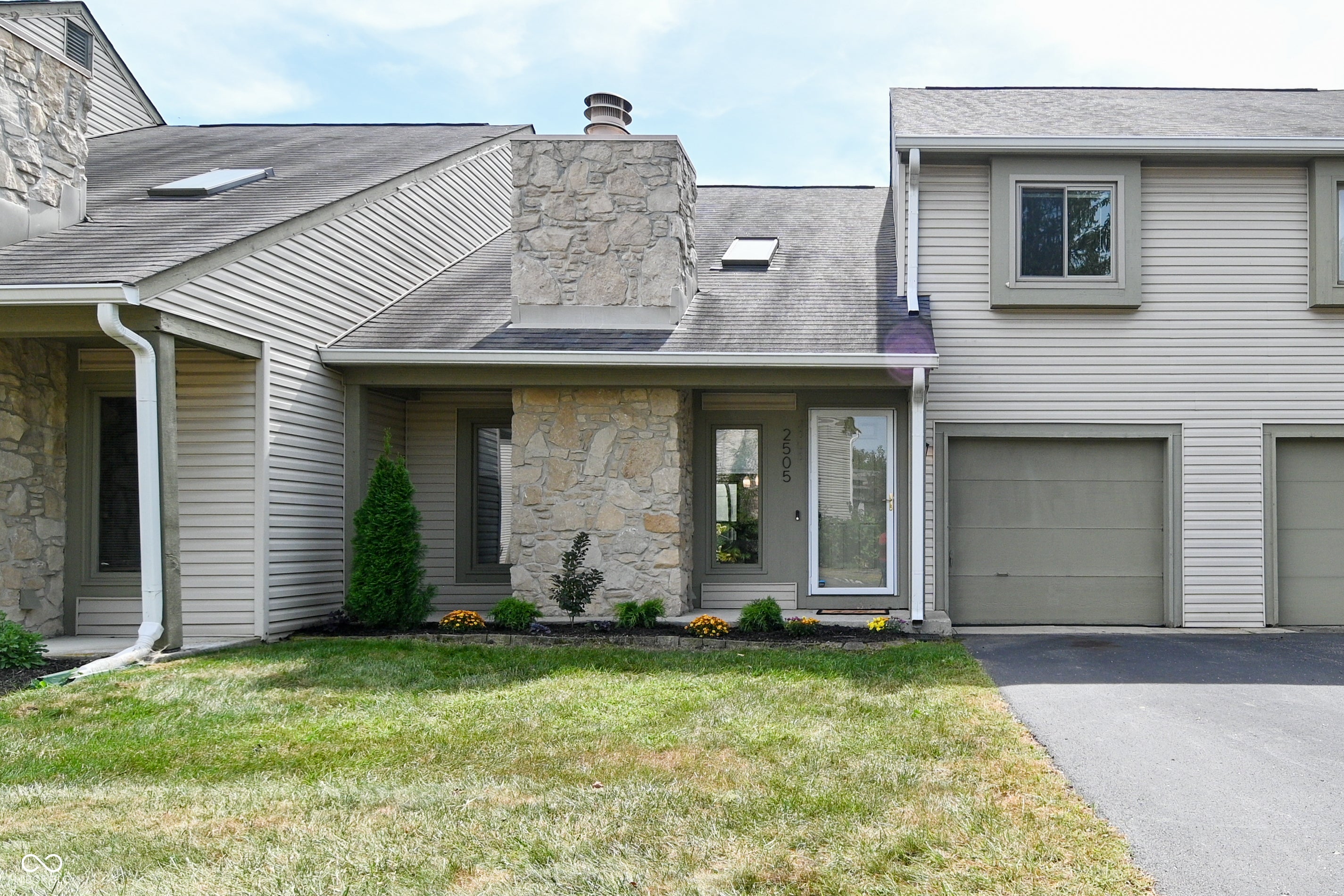 2505 Spring Hill Court — photo