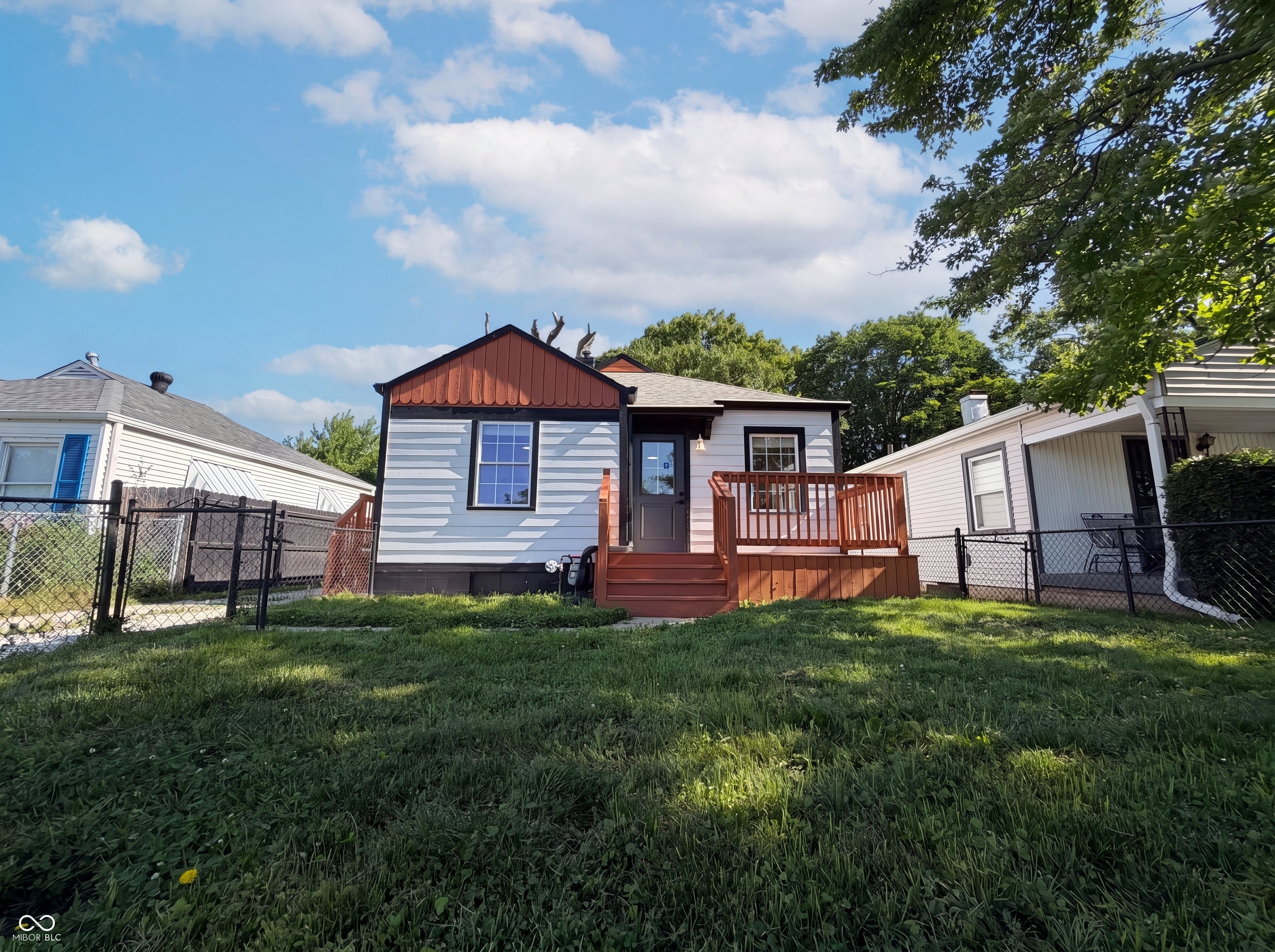 2310 Calhoun Street — photo