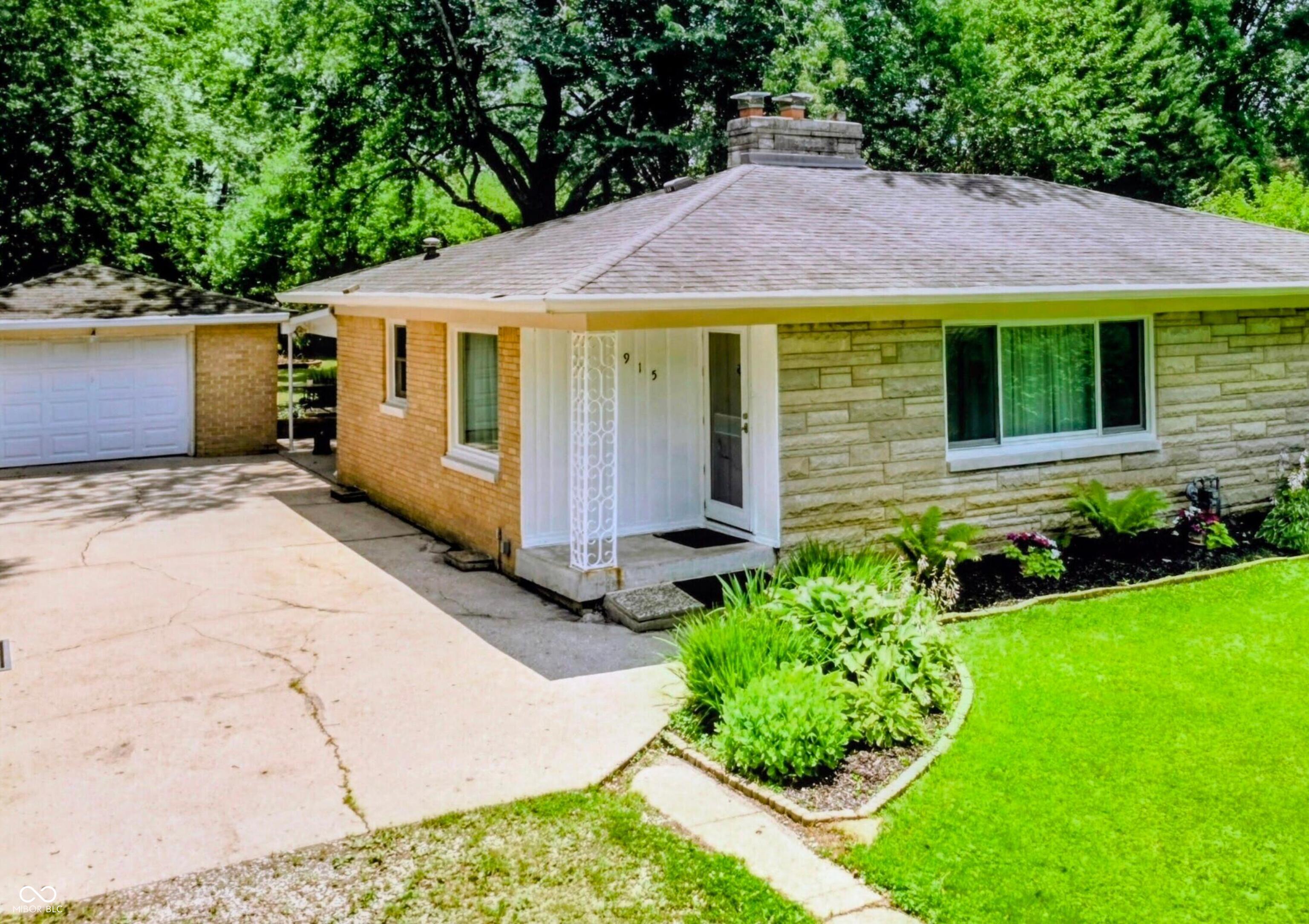 915 Southwood Drive — photo