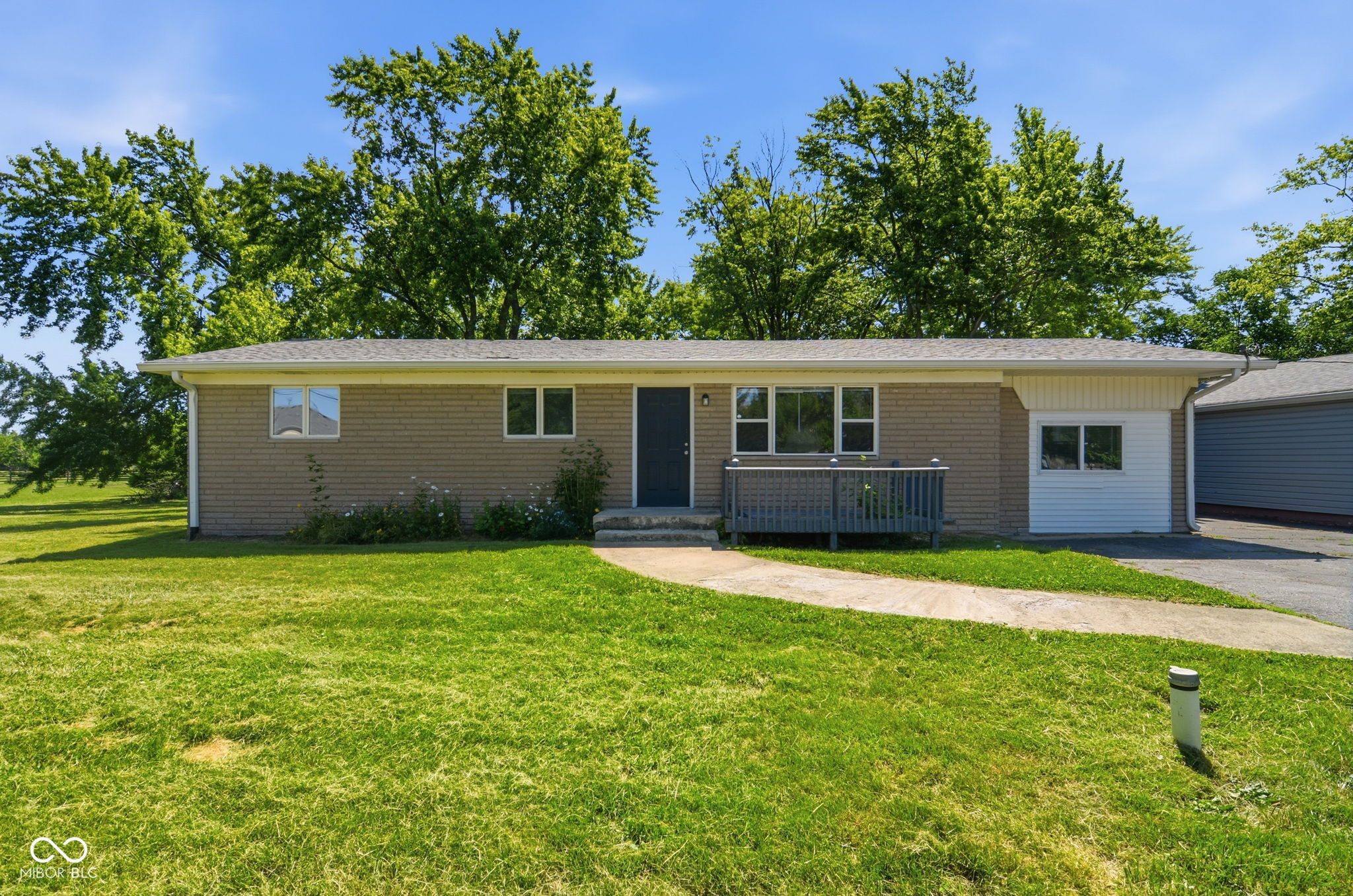 8439 Trotter Road — photo