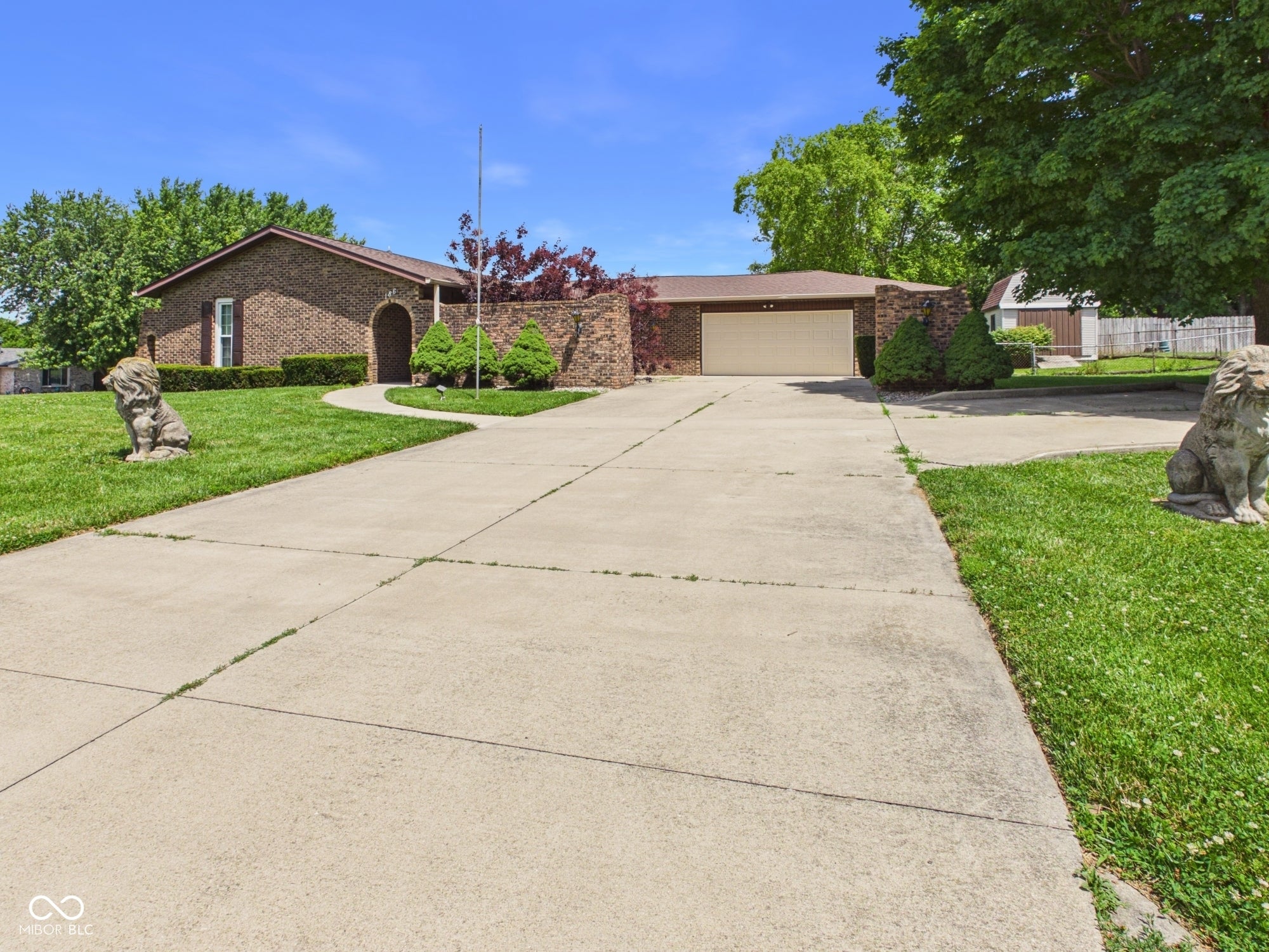 186 E Gay Drive — photo