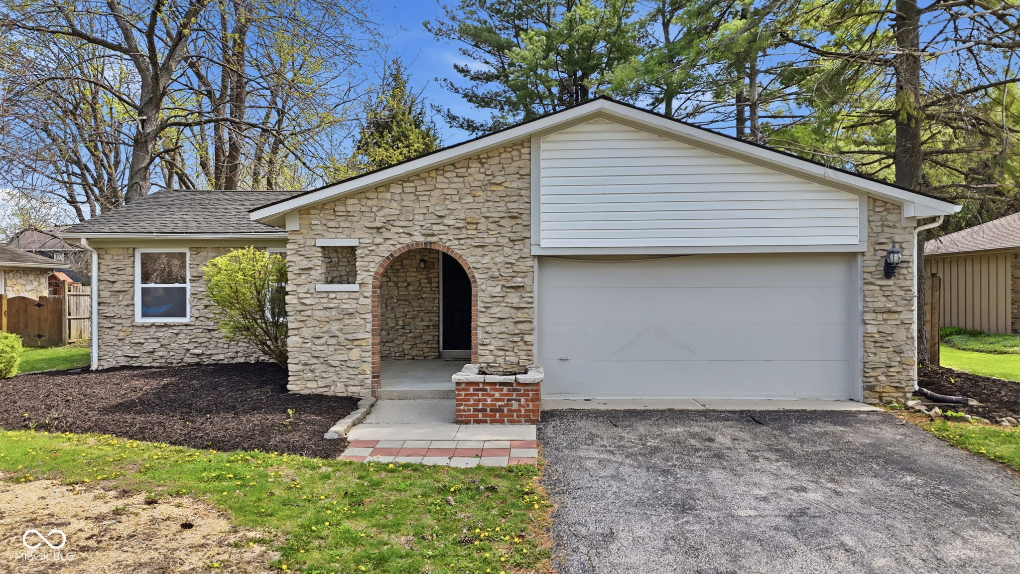 2204 Walnut Way — photo