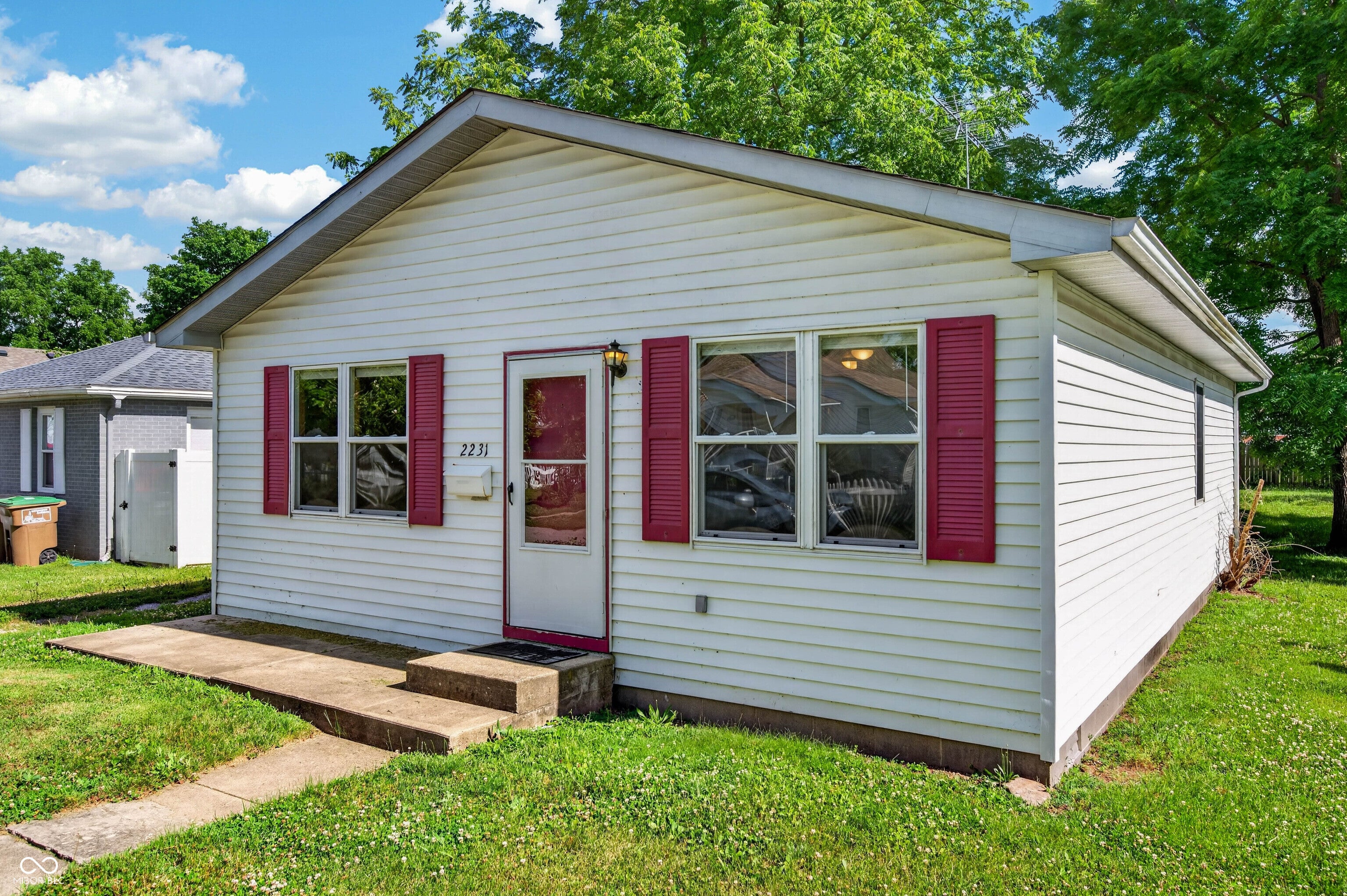 2231 Mapleton Court — photo
