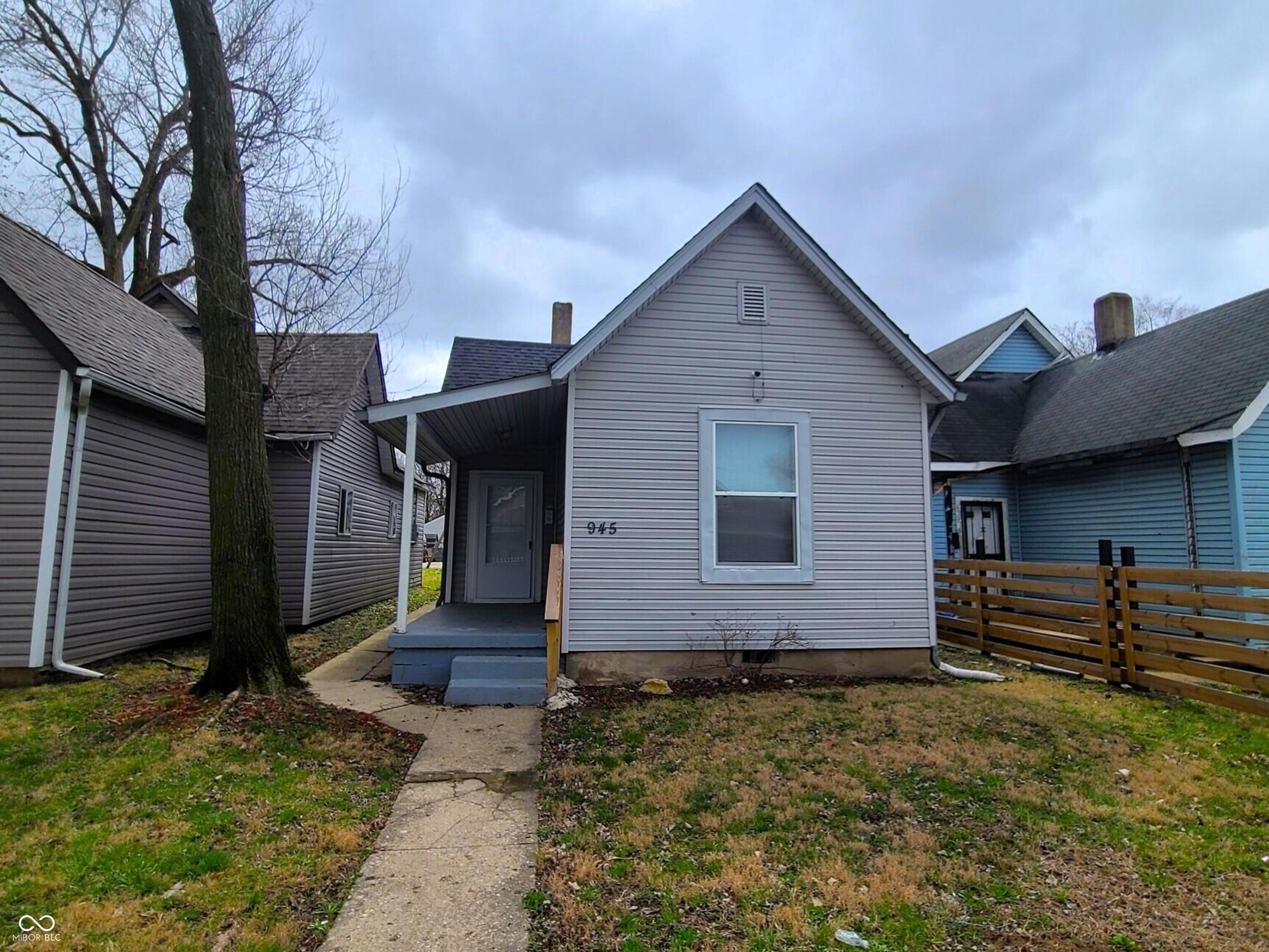 945 W Roache Street — photo