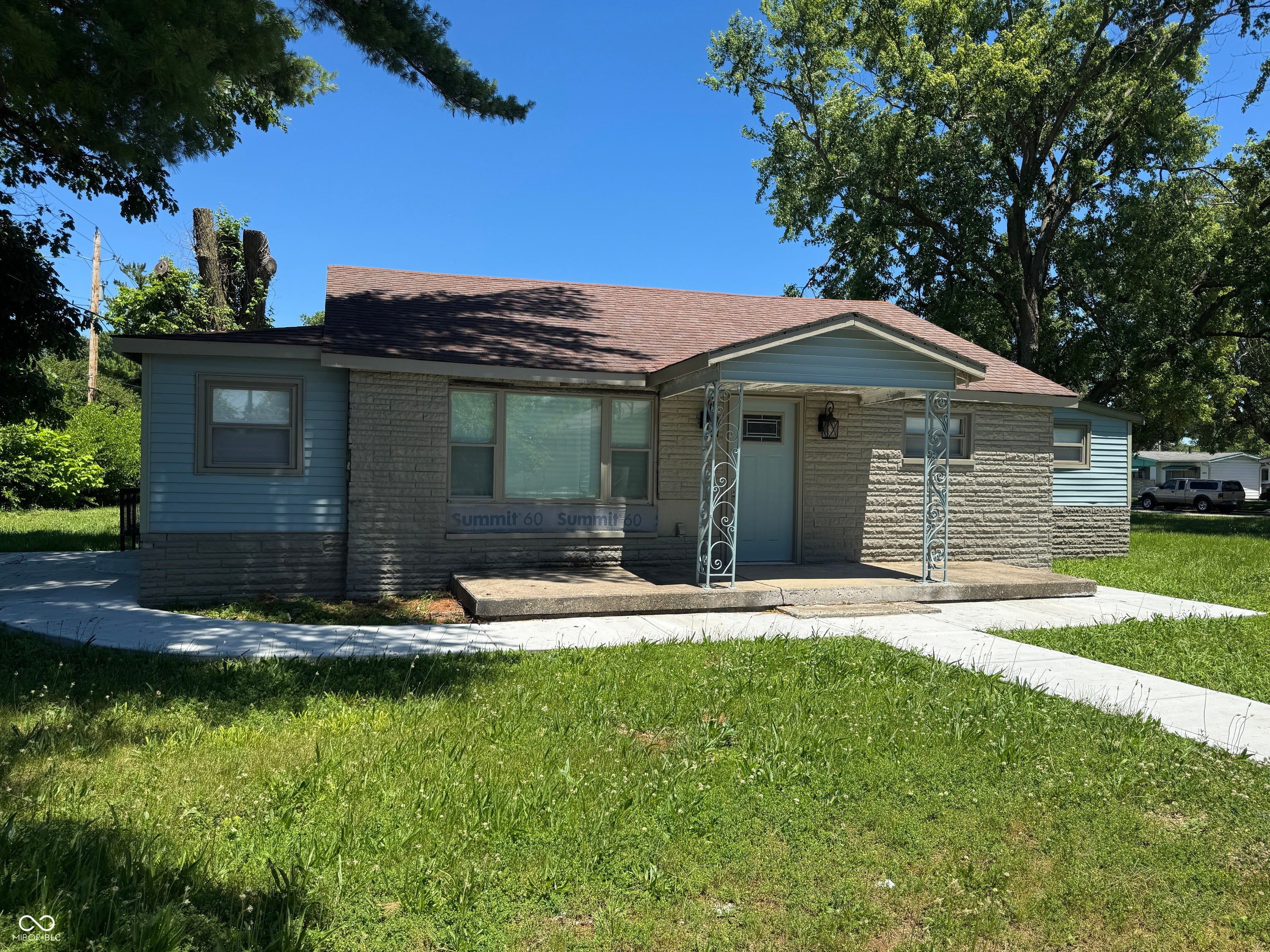 2702 Caroline Avenue — photo