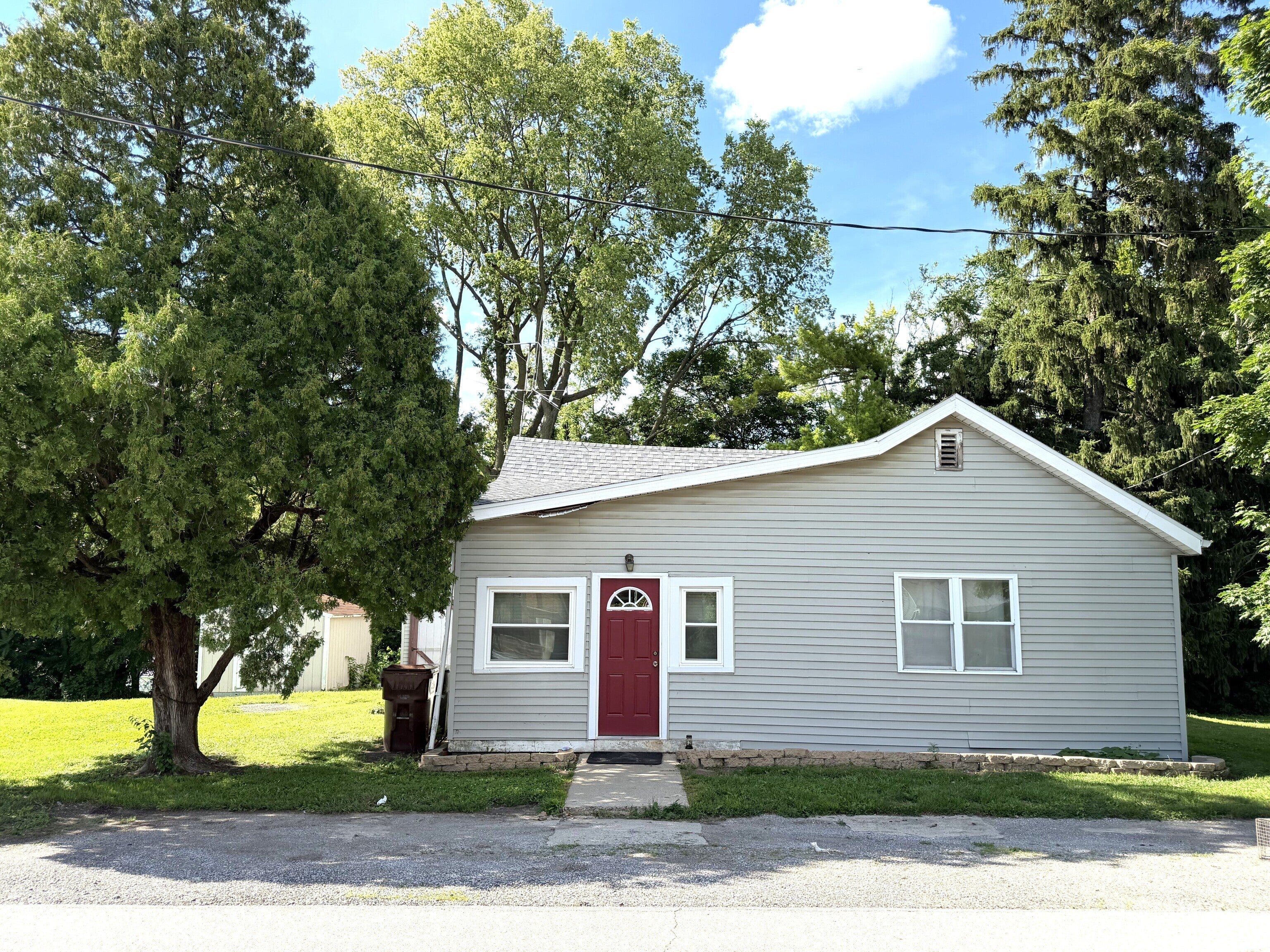 114 E Green Street — photo