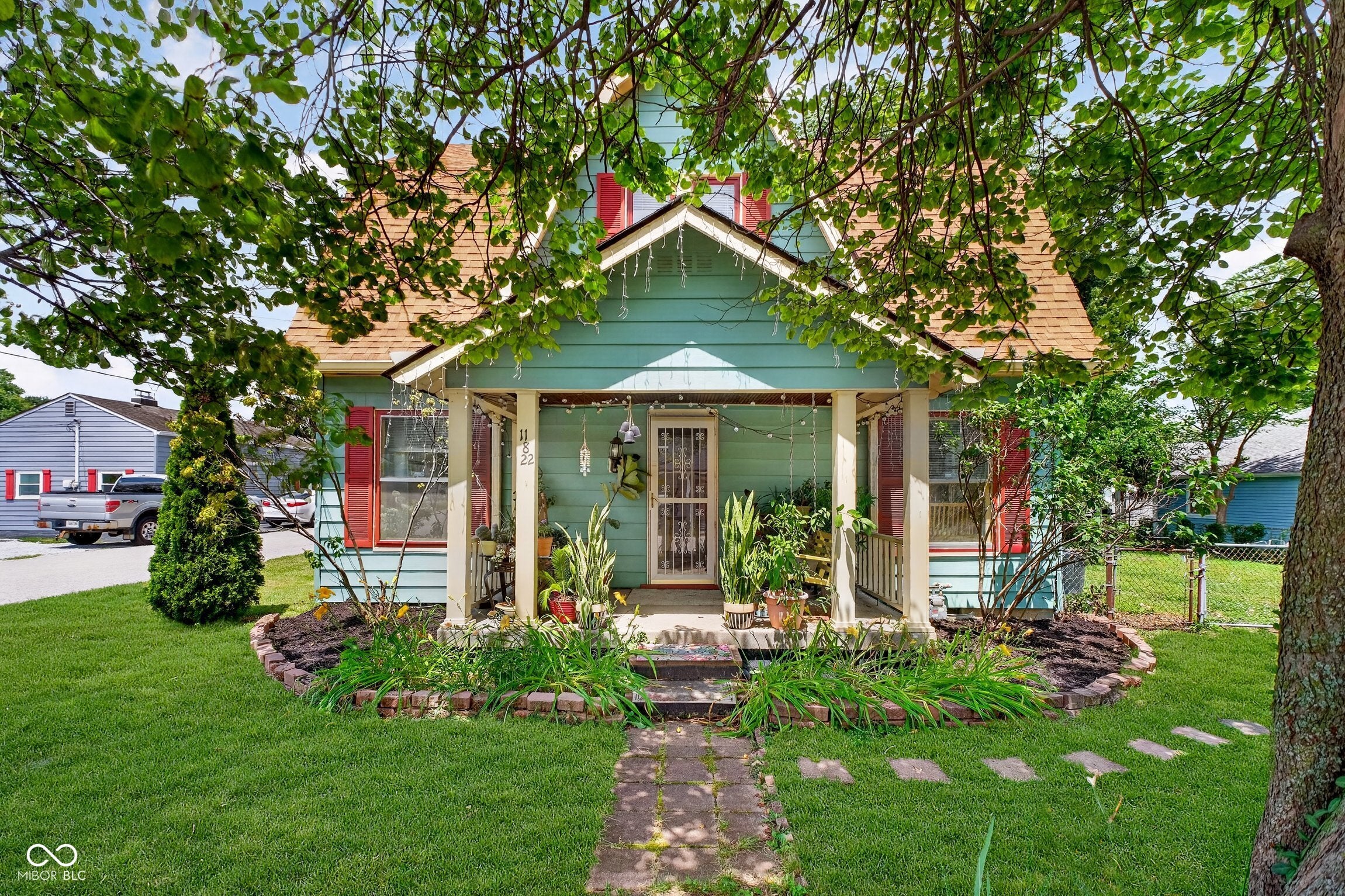 11822 Center Street — photo