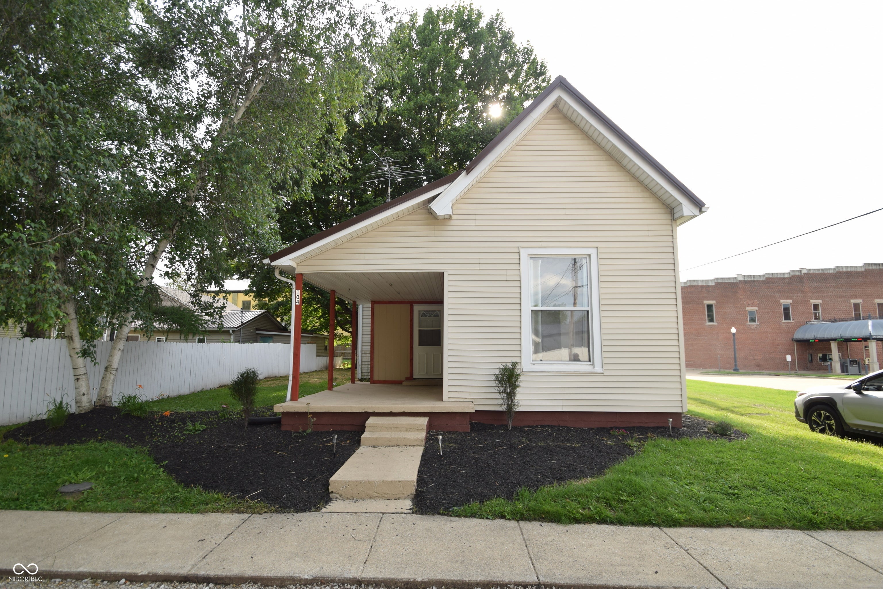 104 S Madison Street — photo