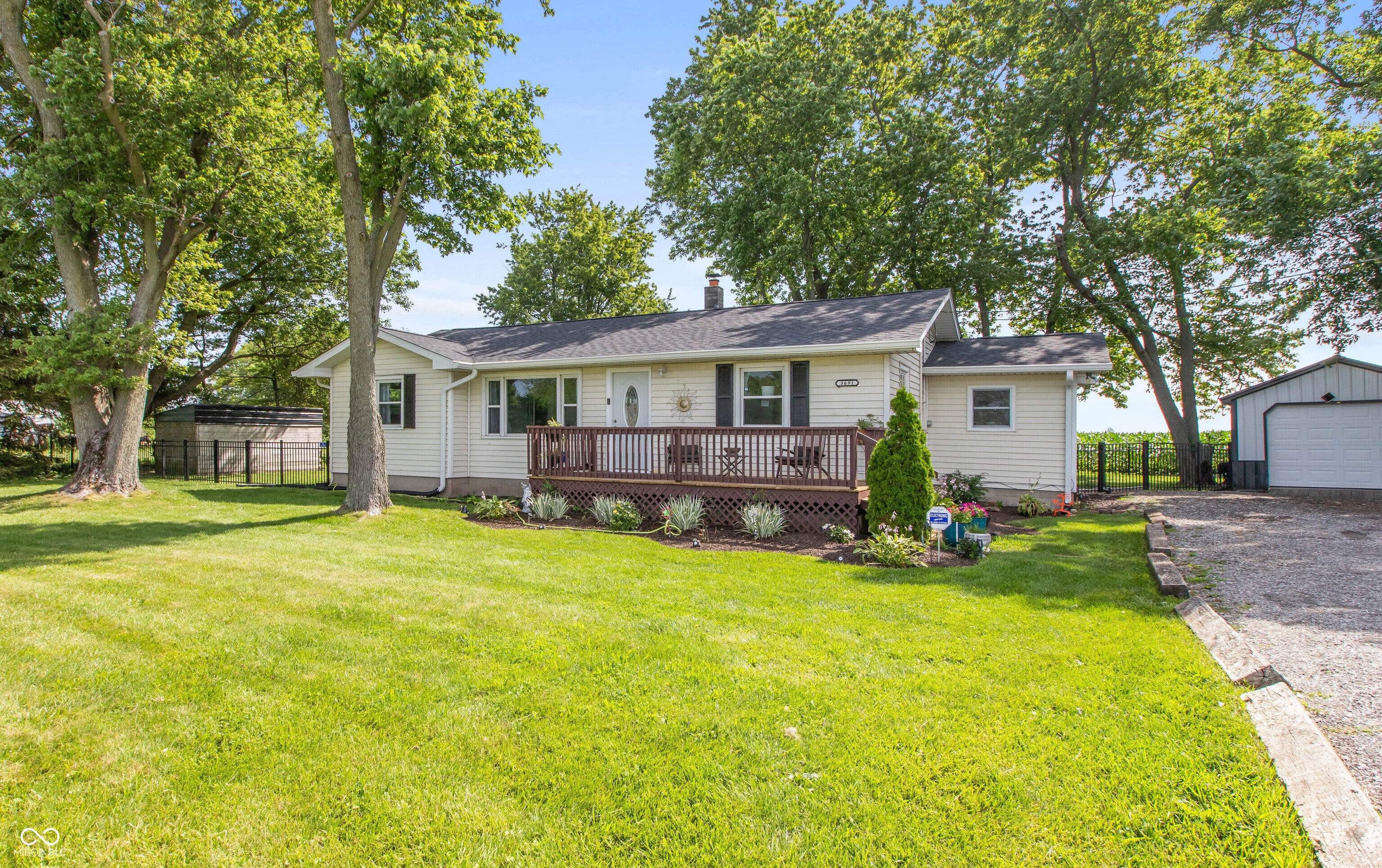 3691 N US 421 — photo