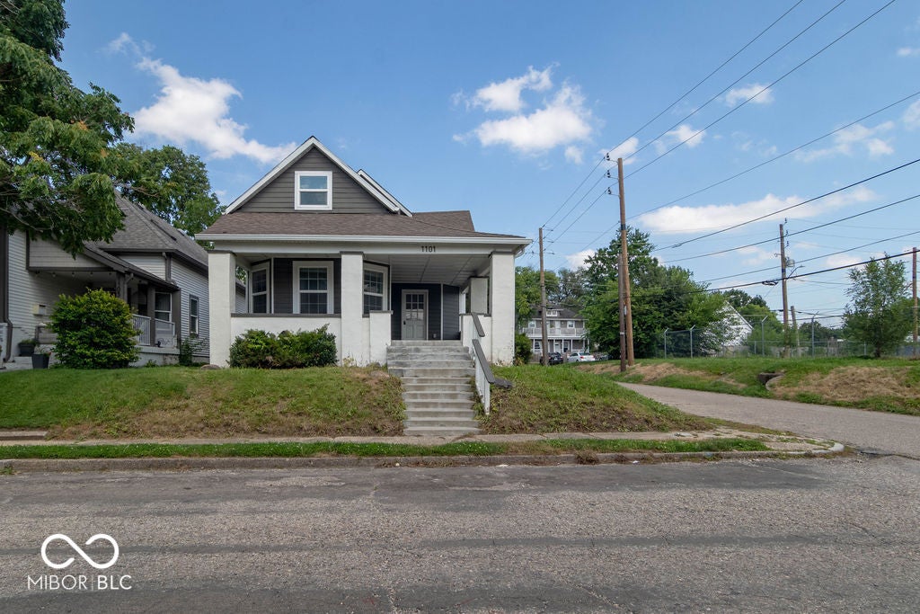 1101 Larch Street — photo