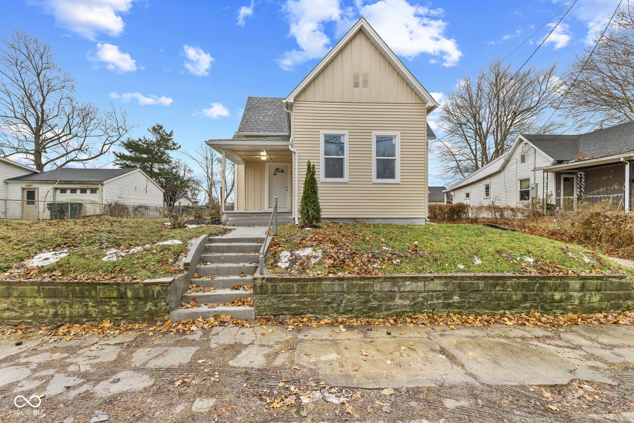 313 W 10th Street — photo