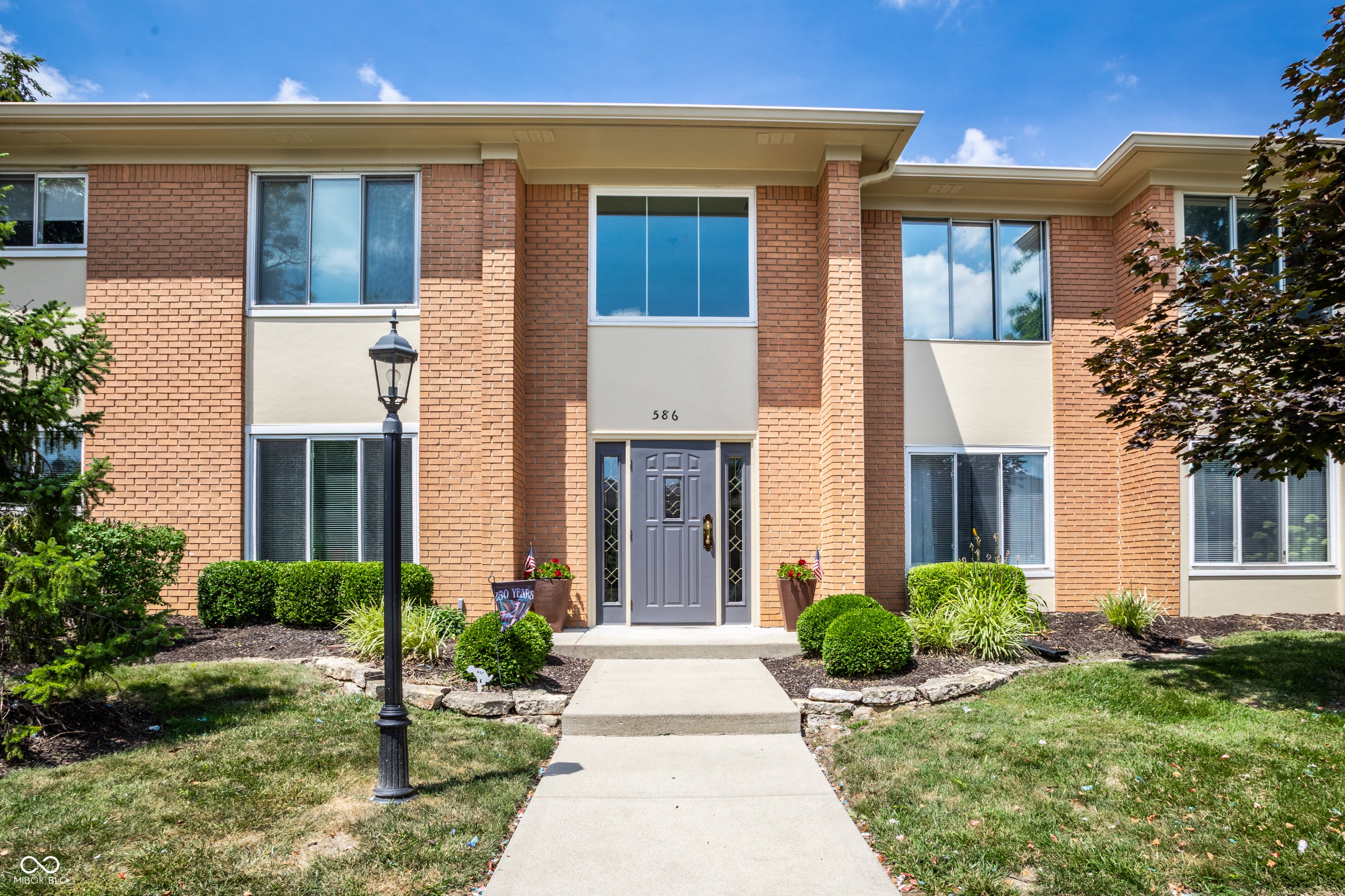 586 Hunters Drive Apt D — photo