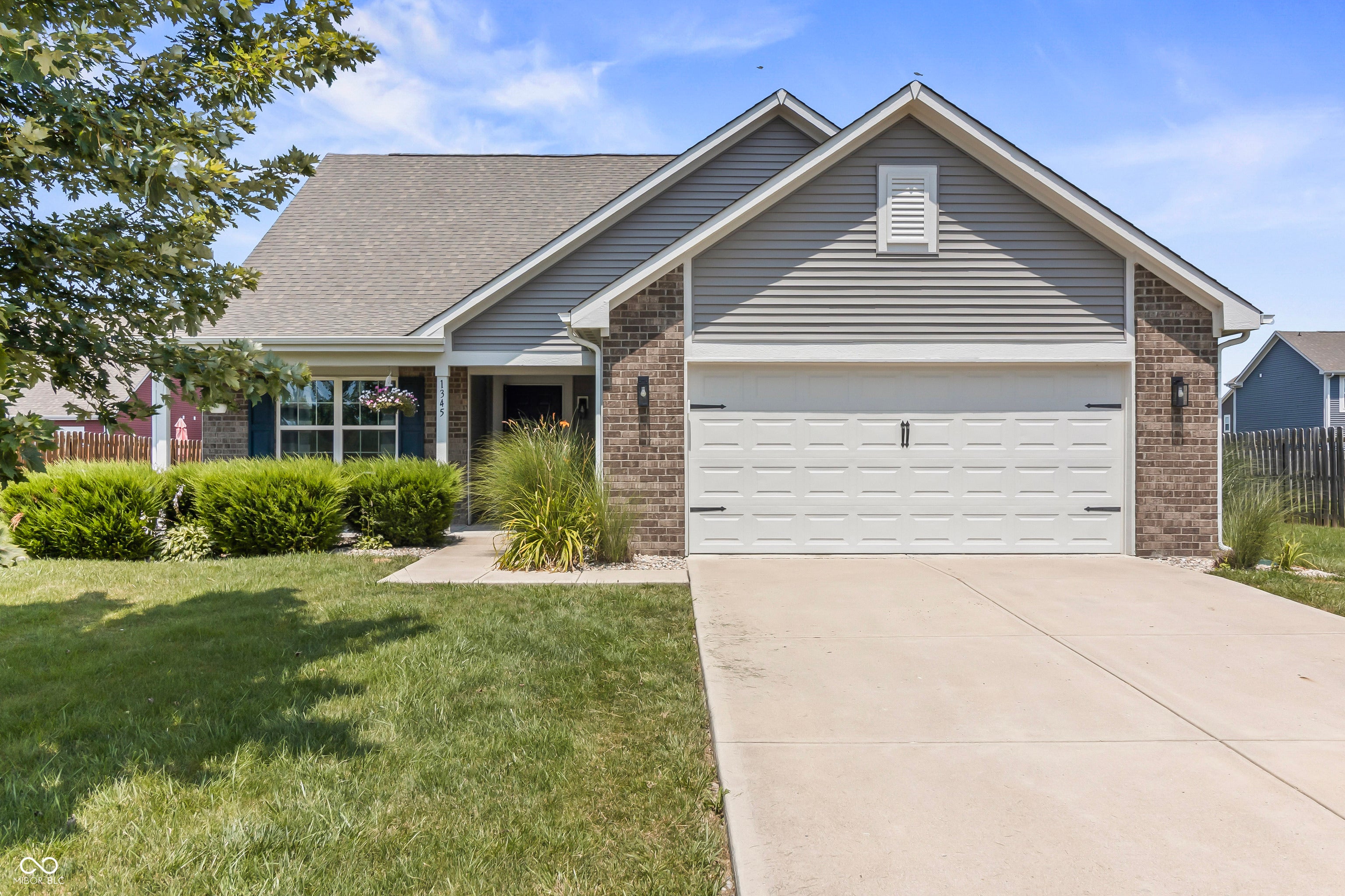 1345 W Jade Drive — photo
