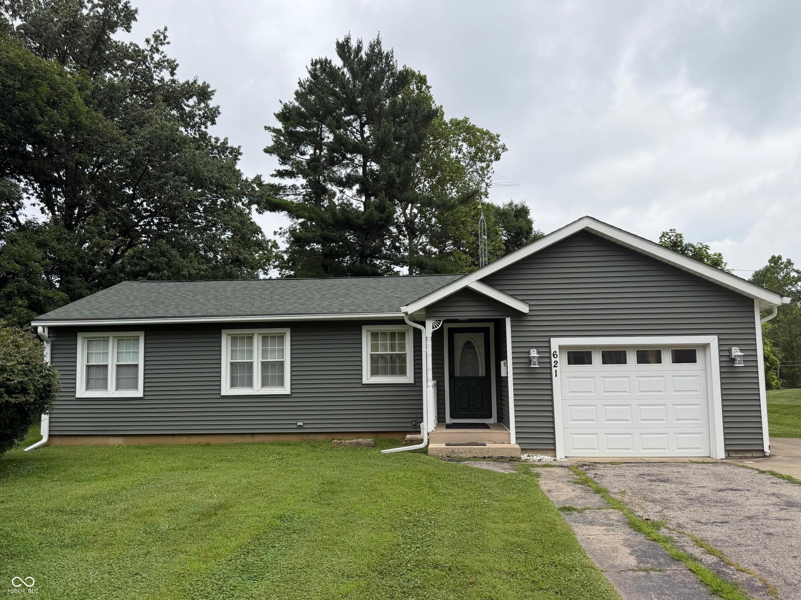 621 Woodland Drive — photo