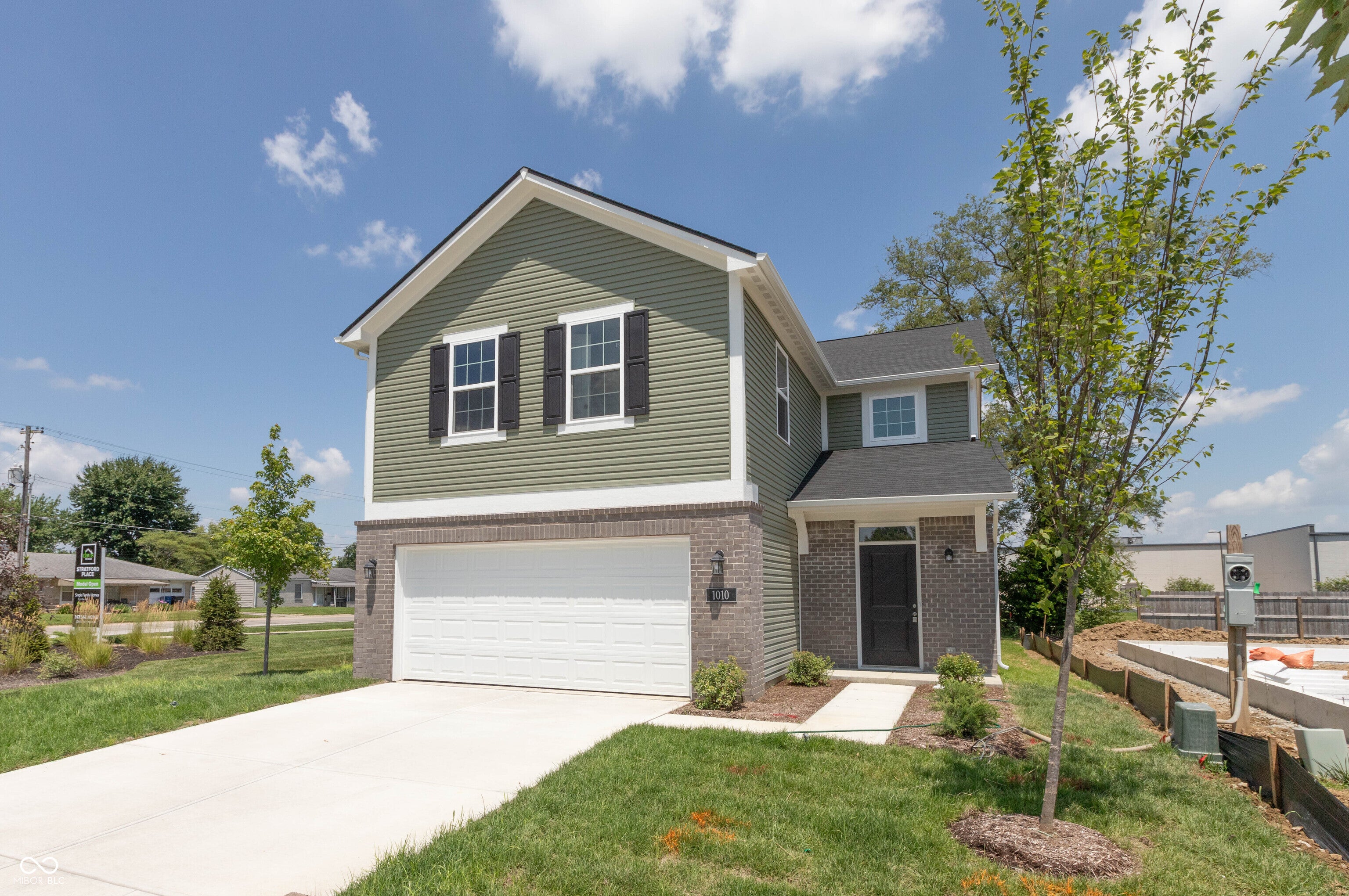 1010 Stratford Lane — photo