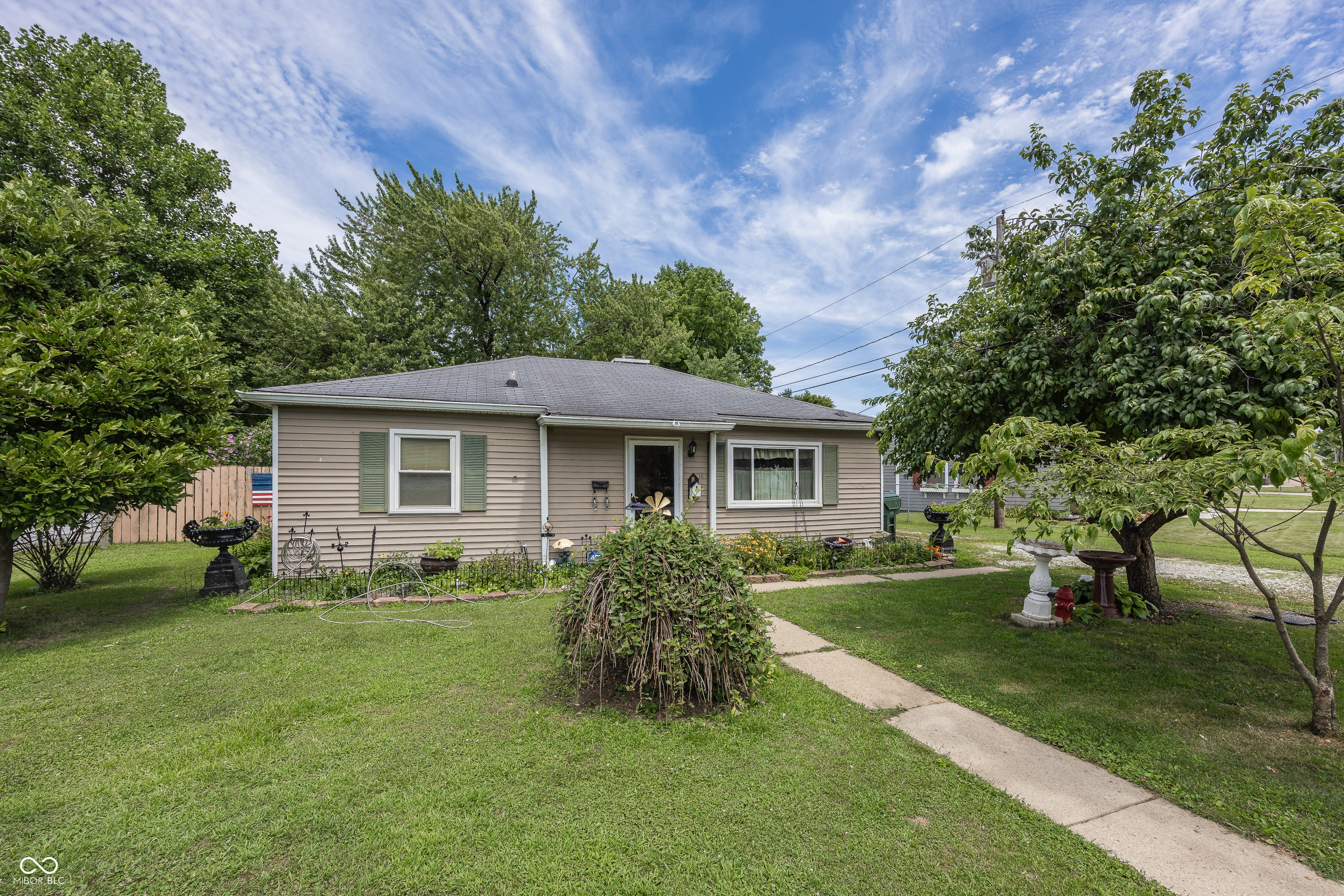 16 Allen Lane — photo