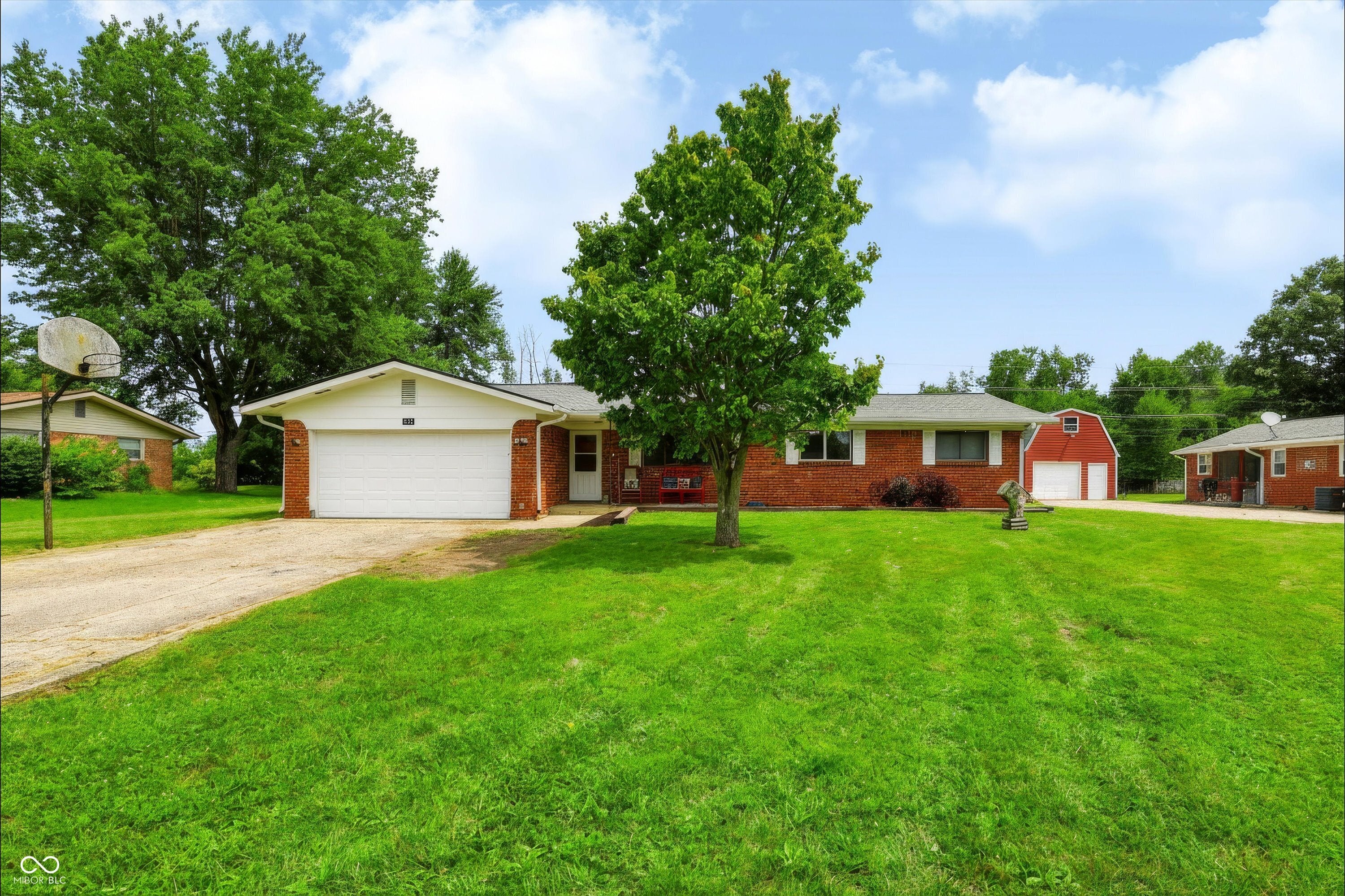 6461 Warren Lane — photo