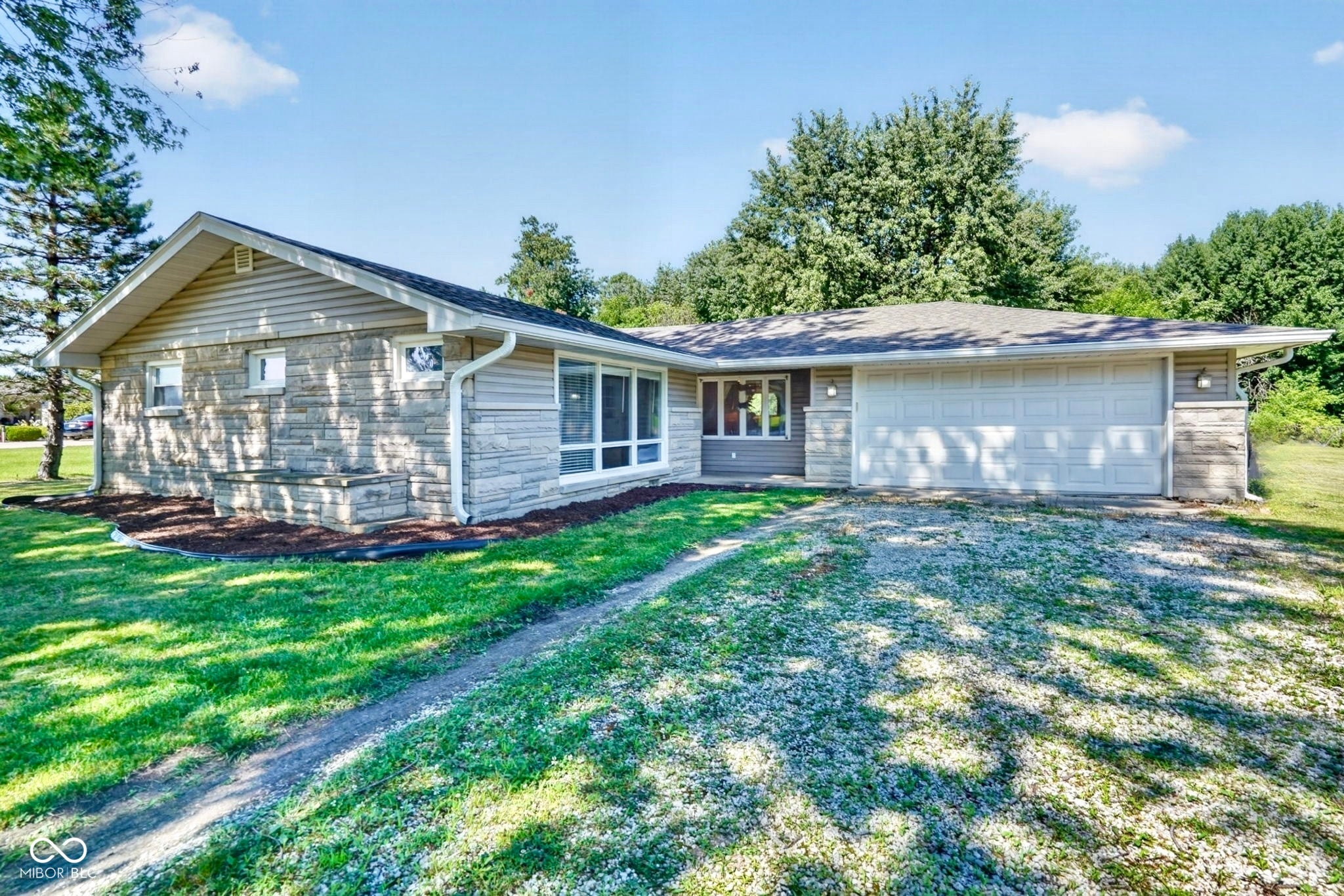8909 N Lakewood Drive — photo