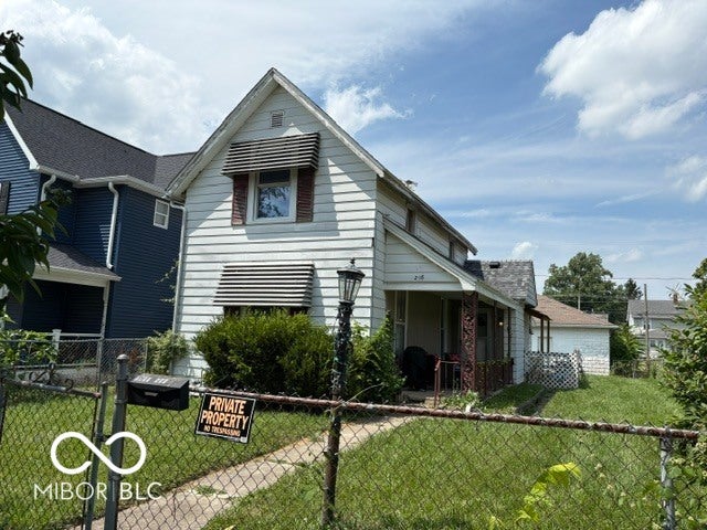 208 E 8th Street — photo