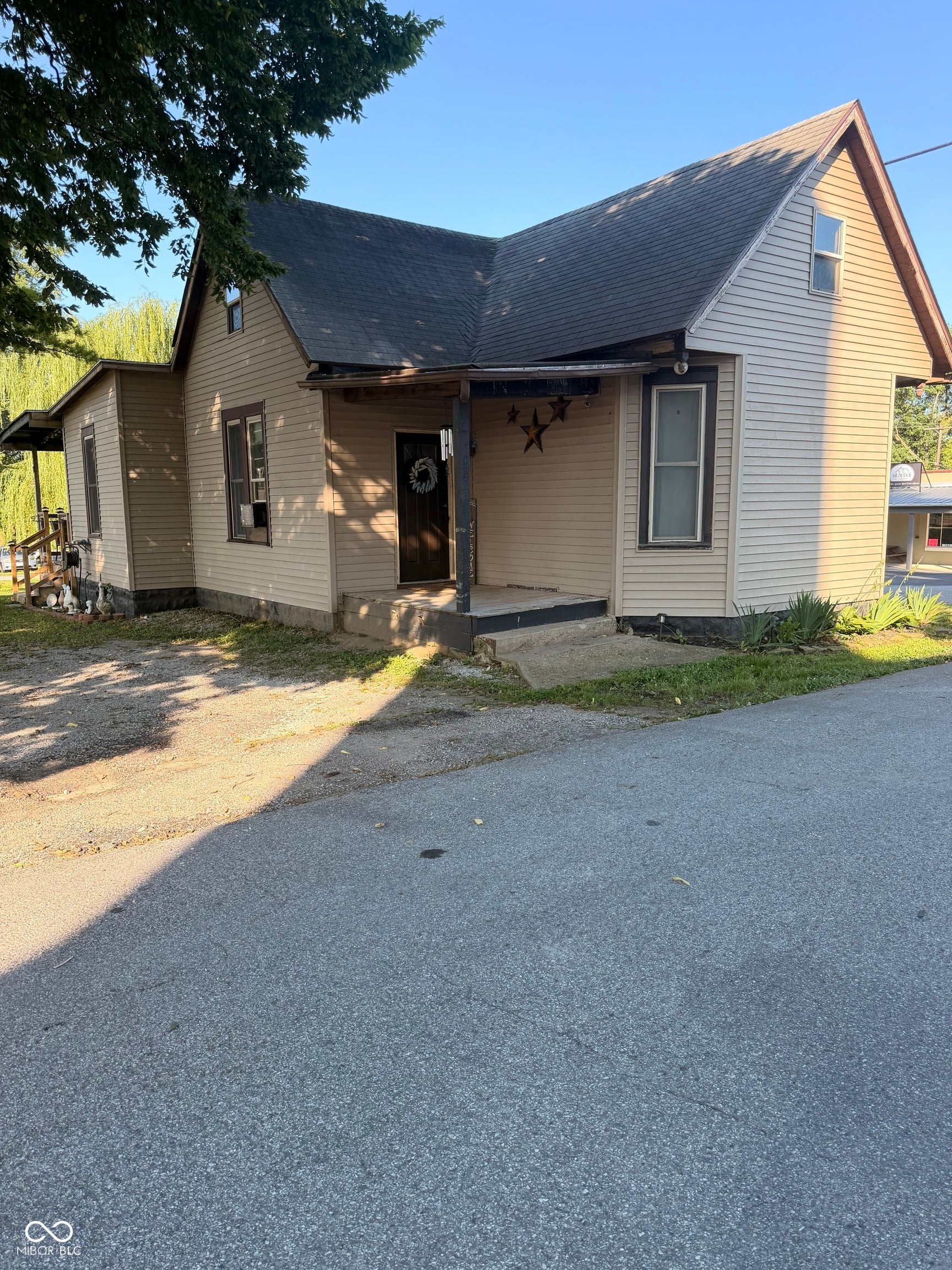 102 Railroad Street — photo