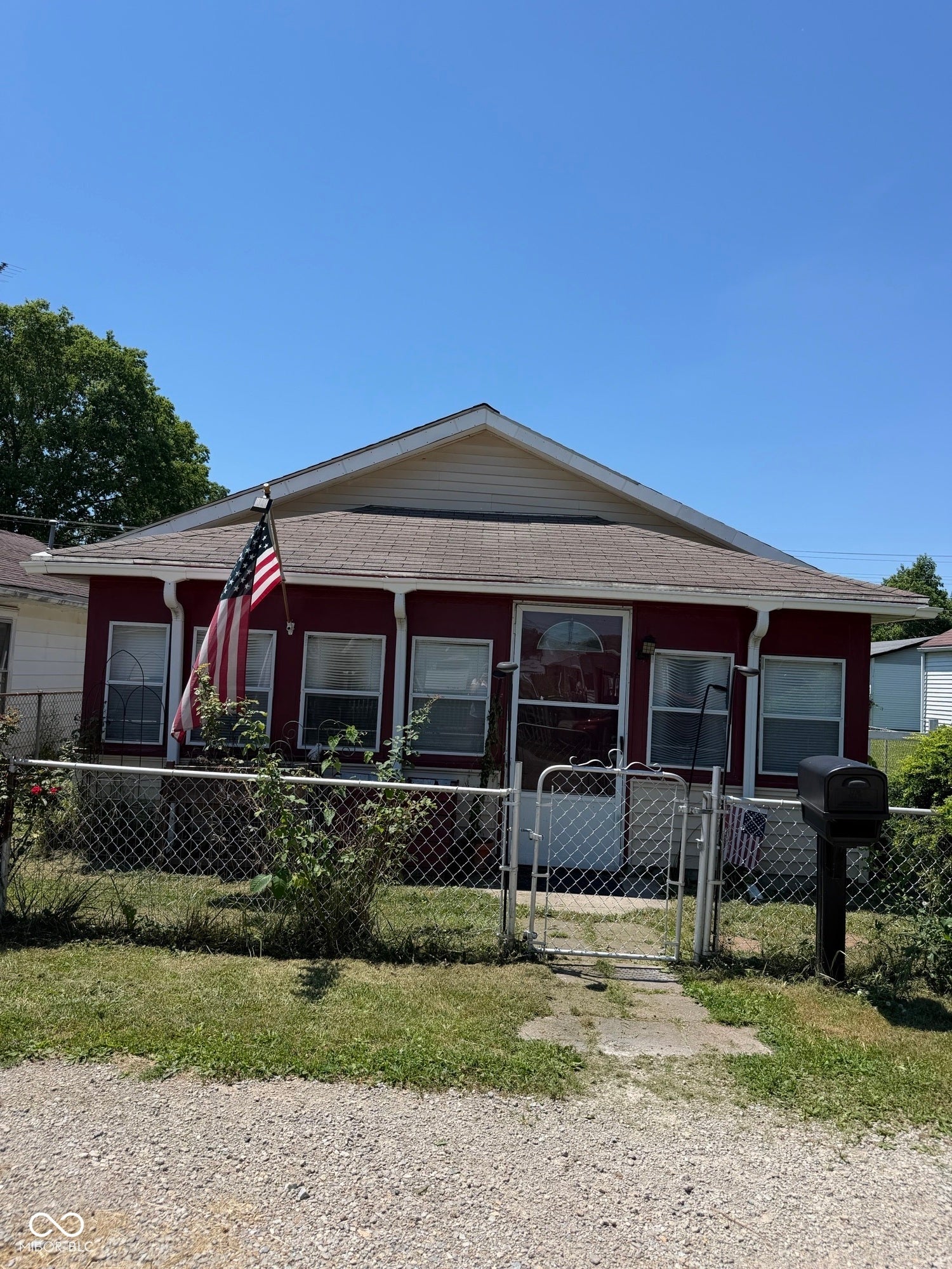 3005 S Pershing Drive — photo