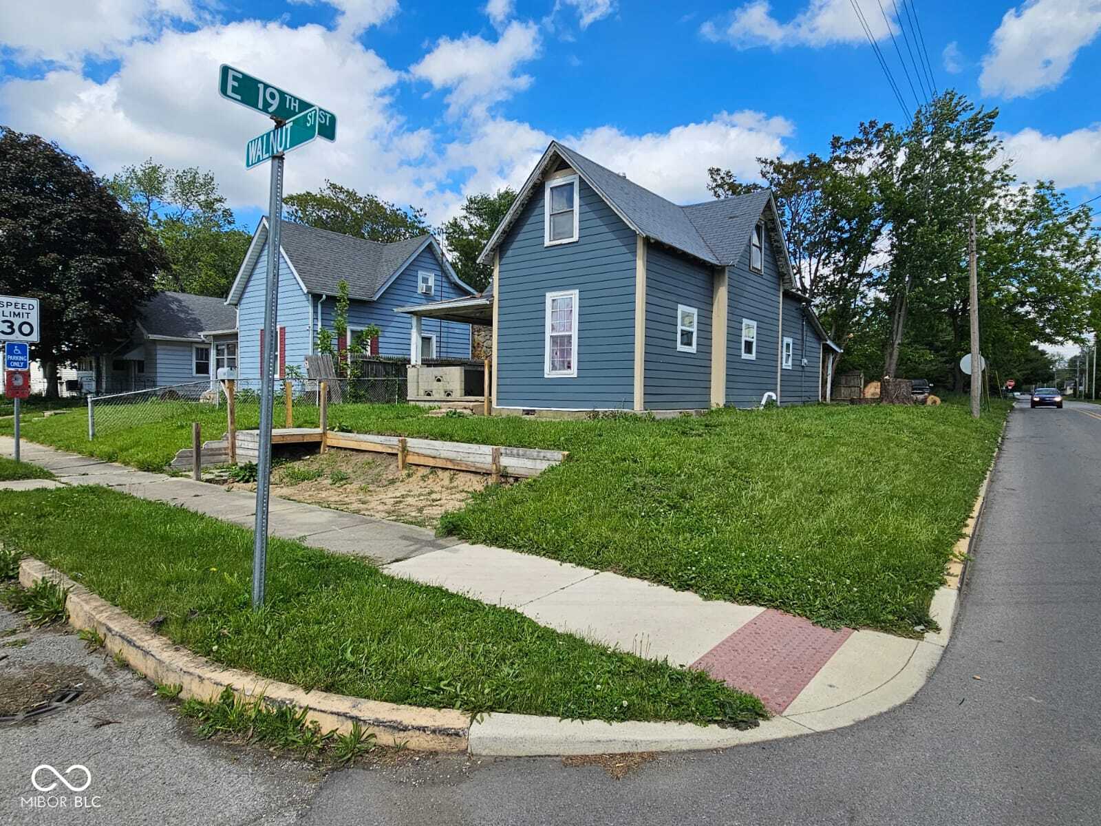 1830 Walnut Street — photo