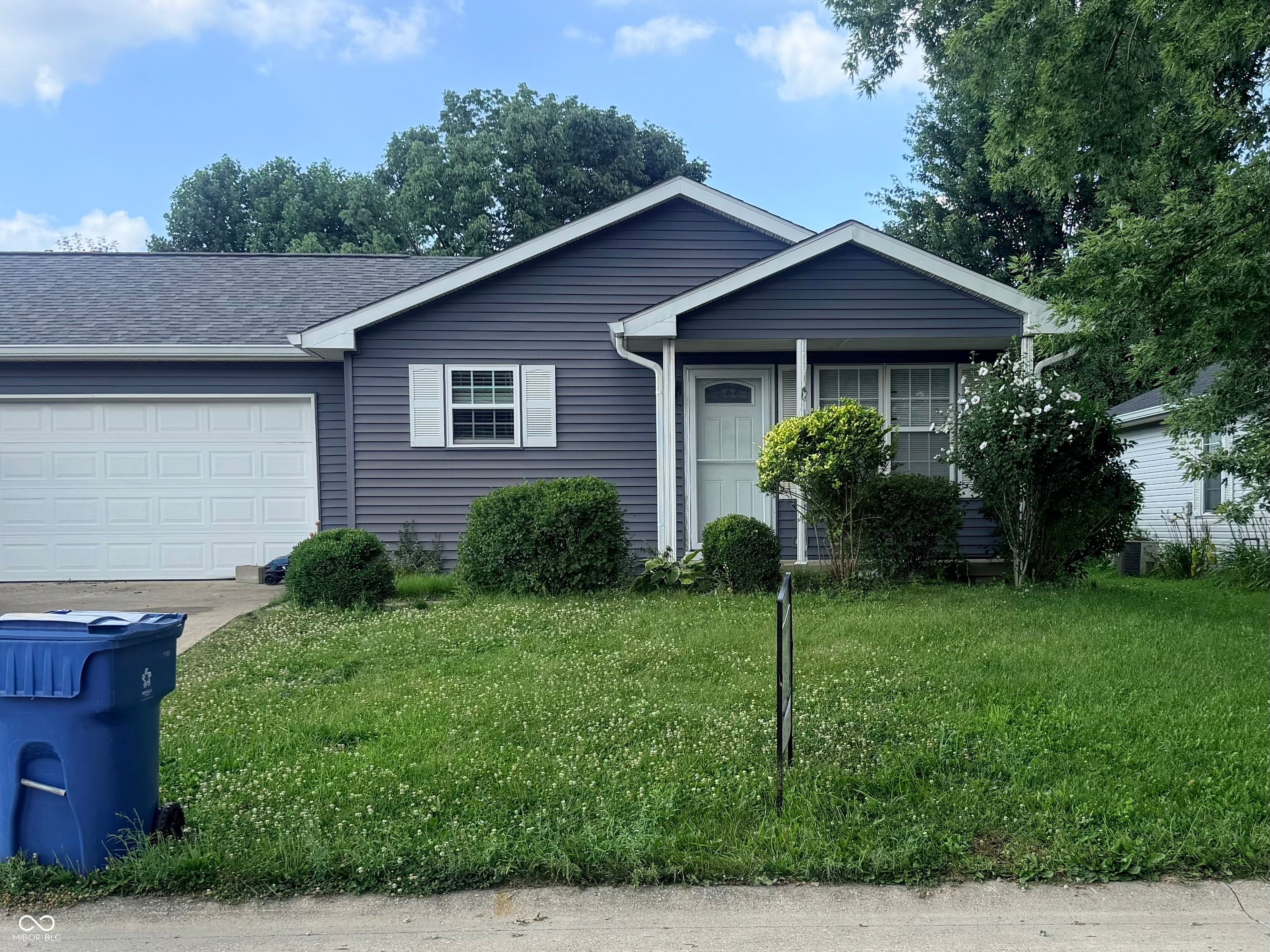 73 Queenswood Court — photo