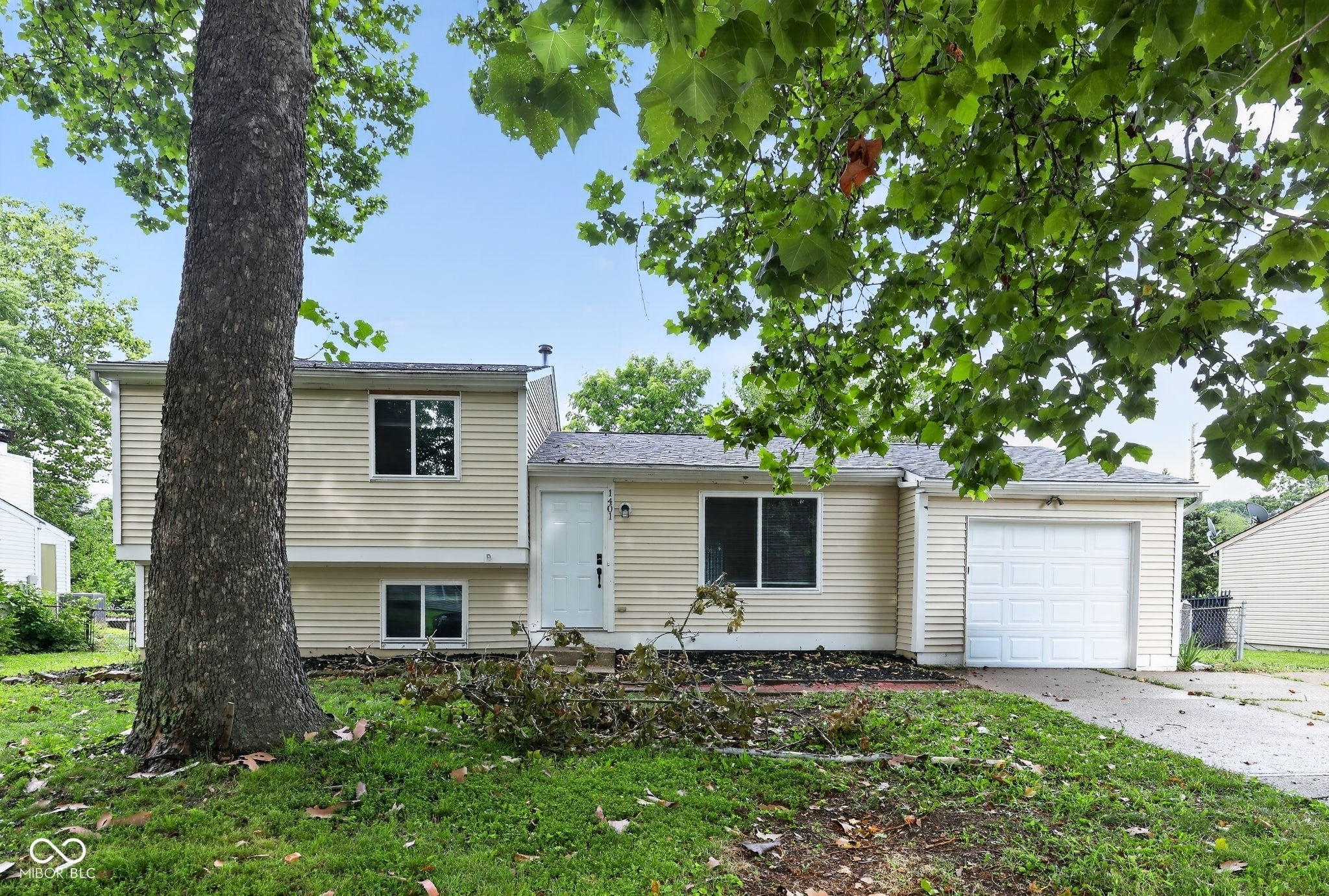 1401 Butternut Lane — photo