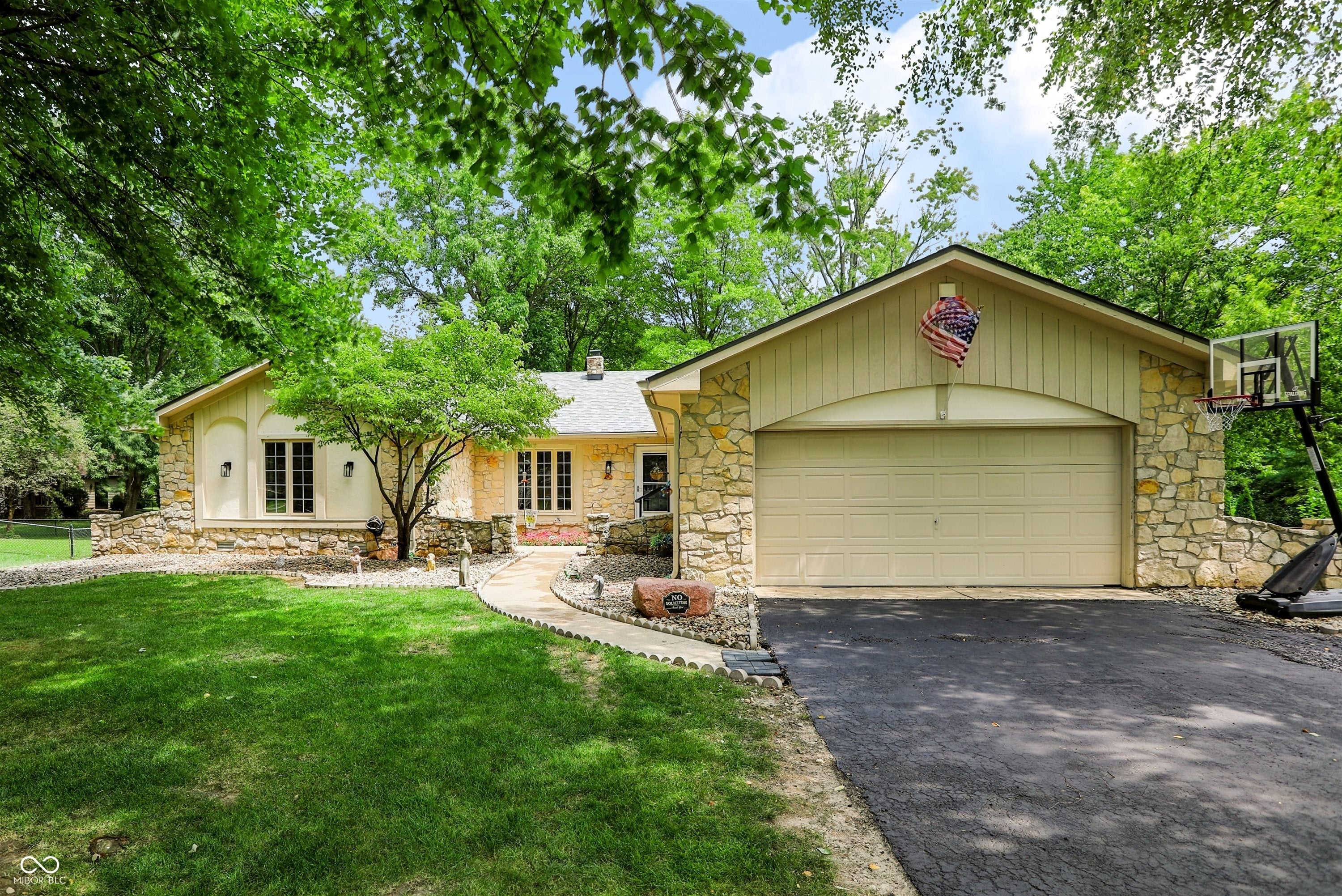 12110 Valley Brook Court — photo