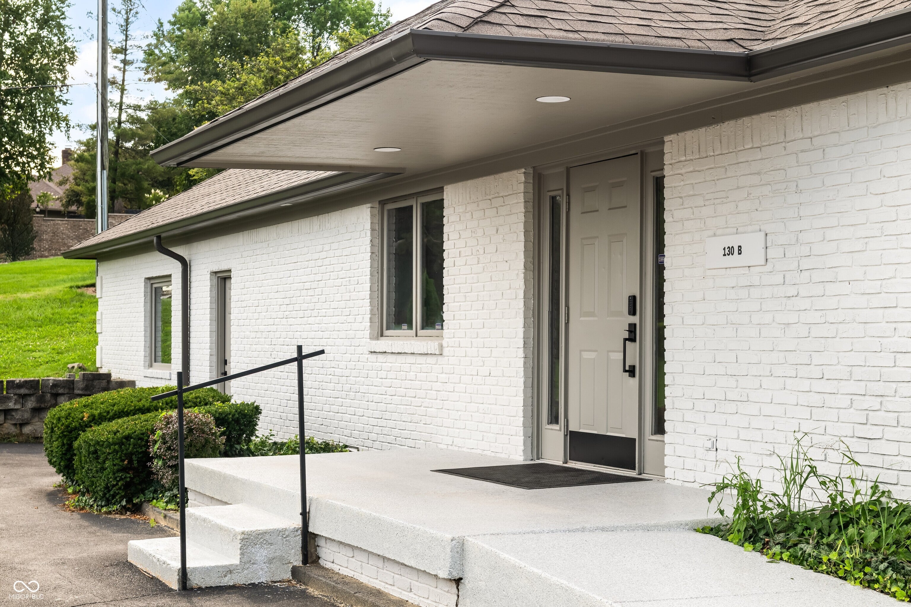 130 Fairway Lakes Drive Suite B — photo