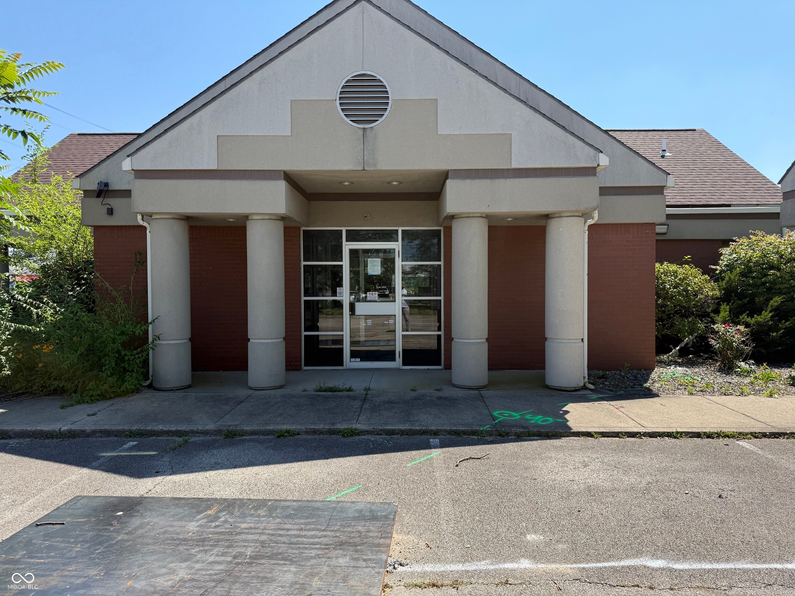 3605 N Broadway Avenue — photo