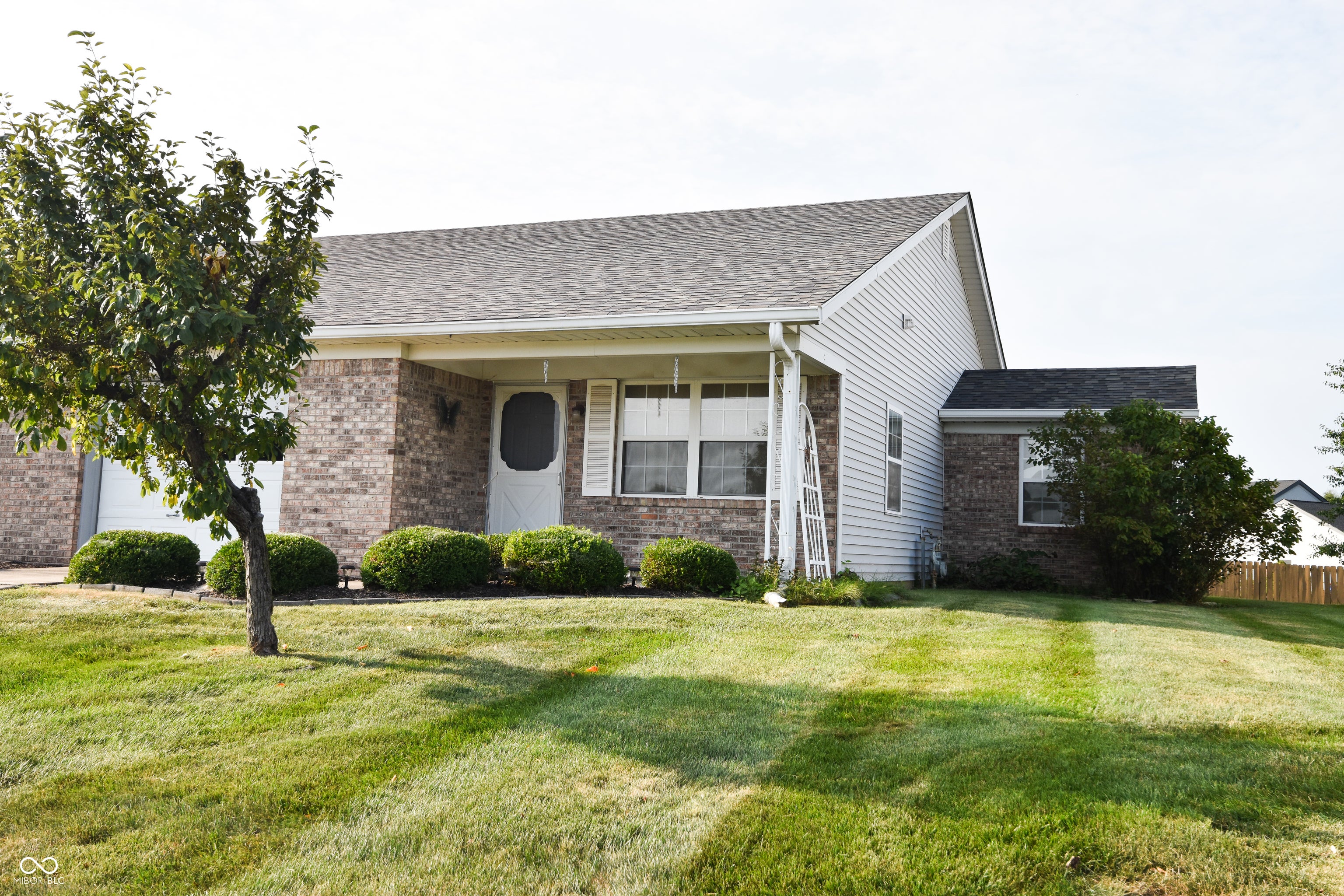 1139 E Apple Blossom Lane — photo