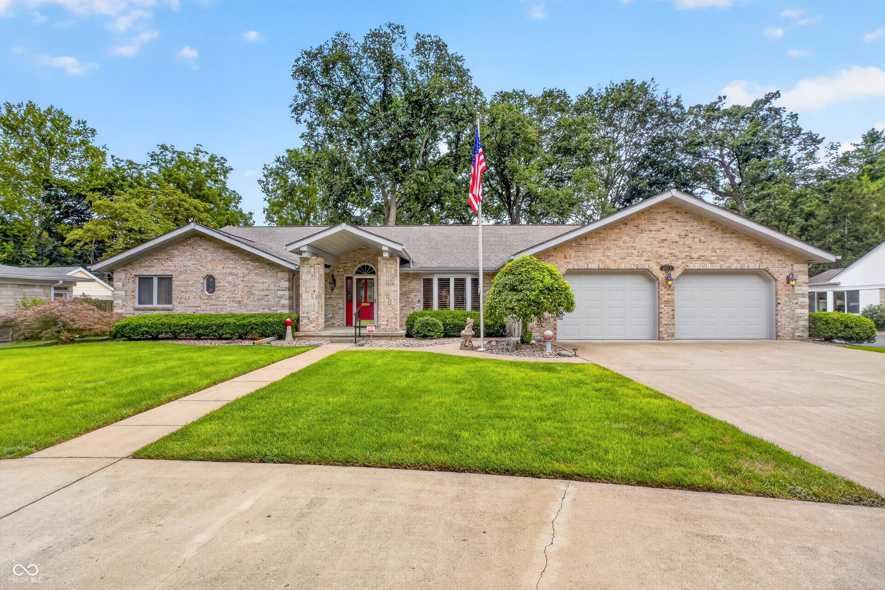 1023 Hawthorne Drive — photo