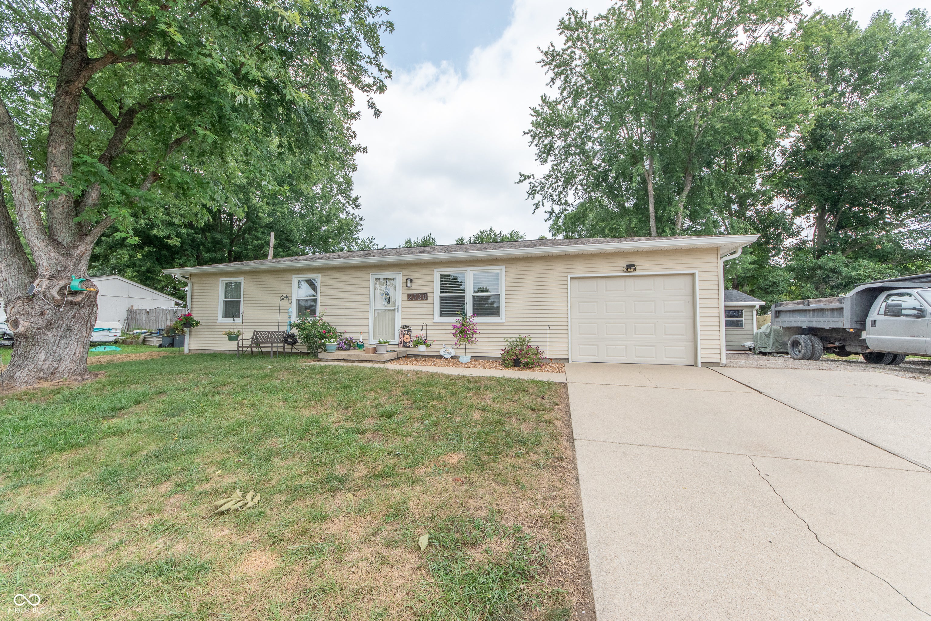2520 Farmstead Drive — photo
