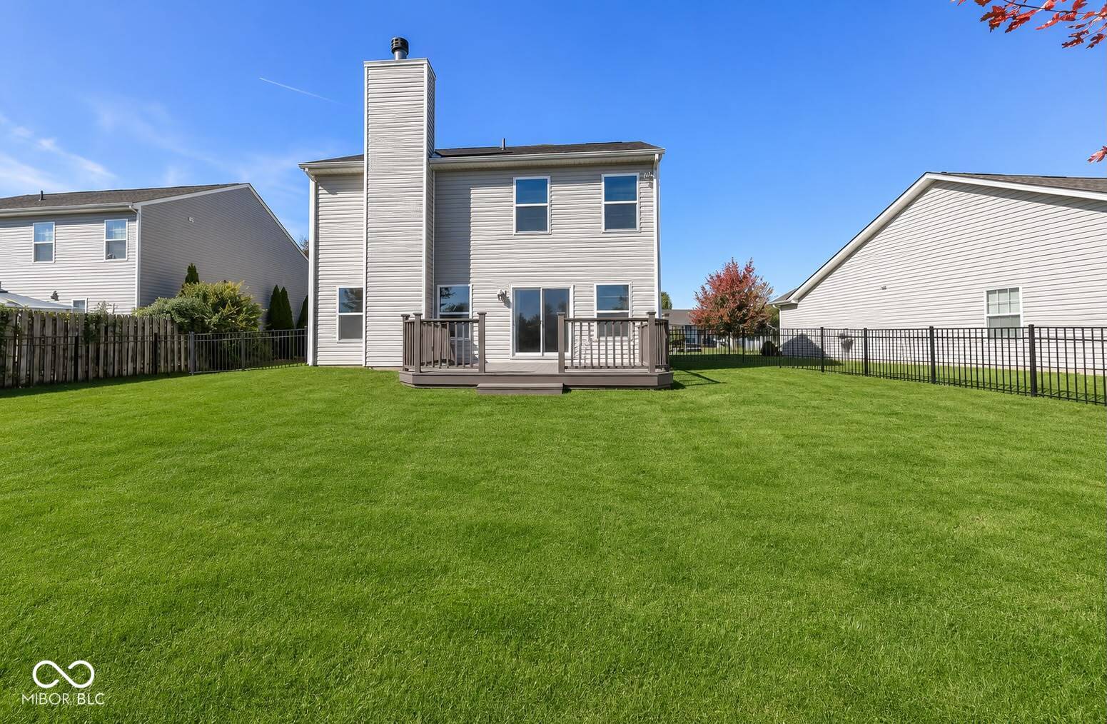 3391 Roundlake Lane — photo