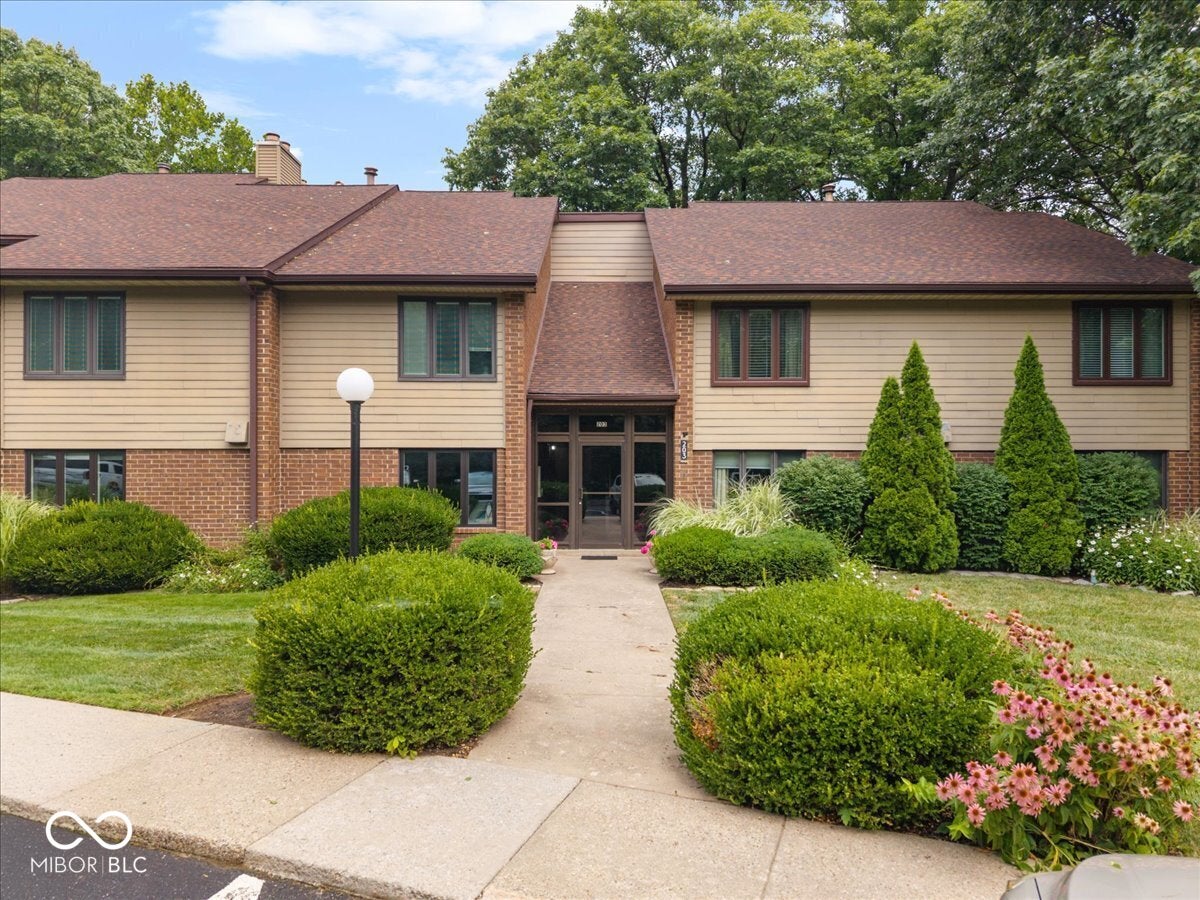 203 Bluffs Circle D — photo