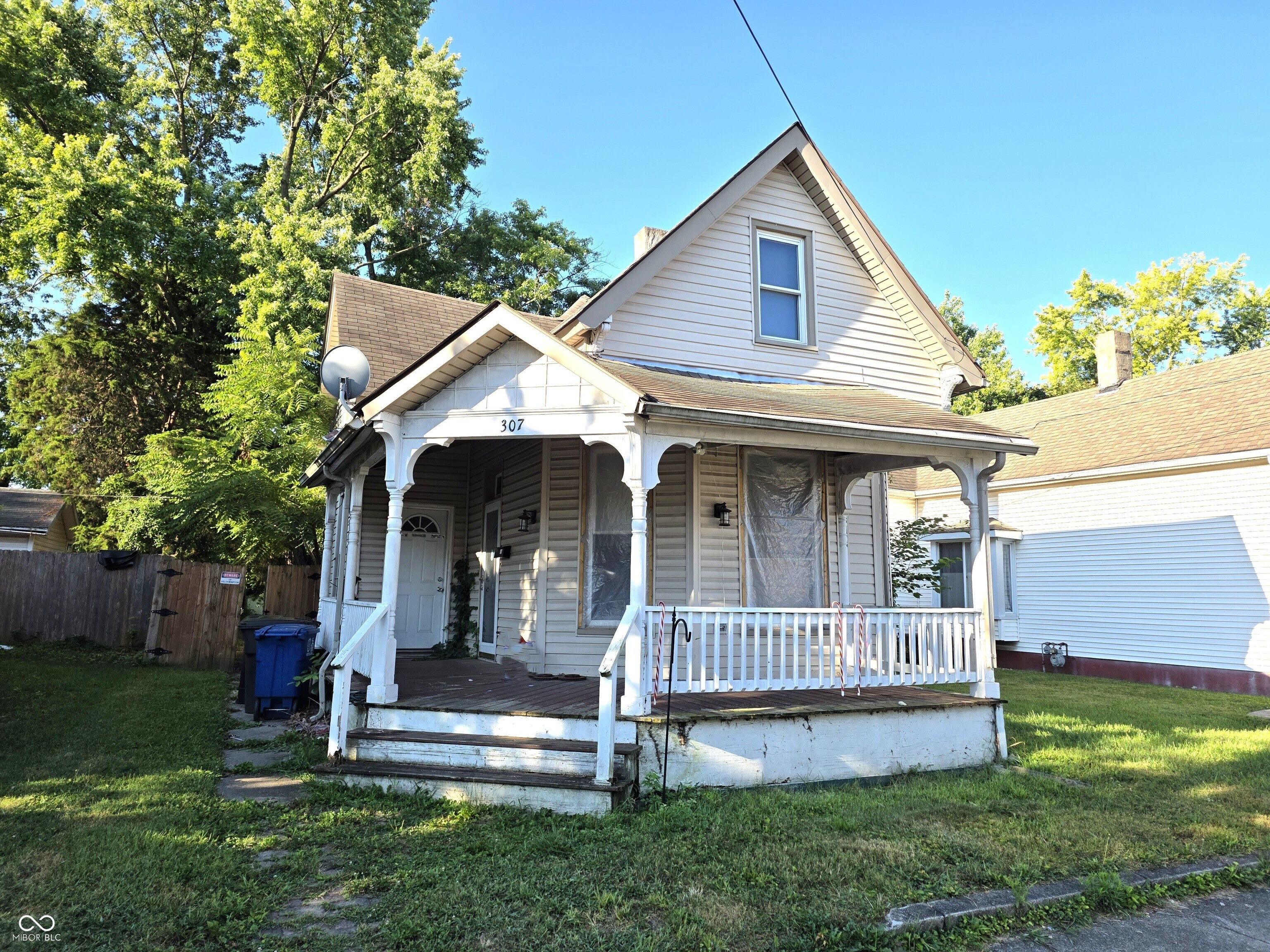 307 W Locust Street — photo
