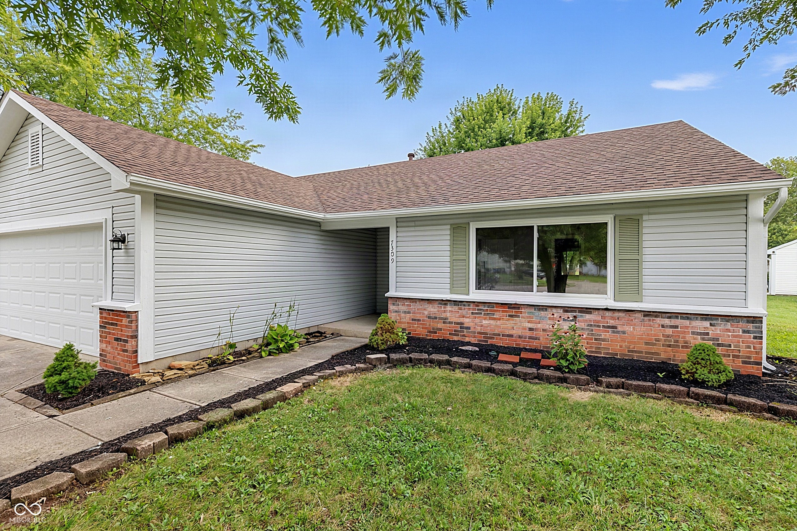 Home in Indianapolis, IN 46237 — photo 2