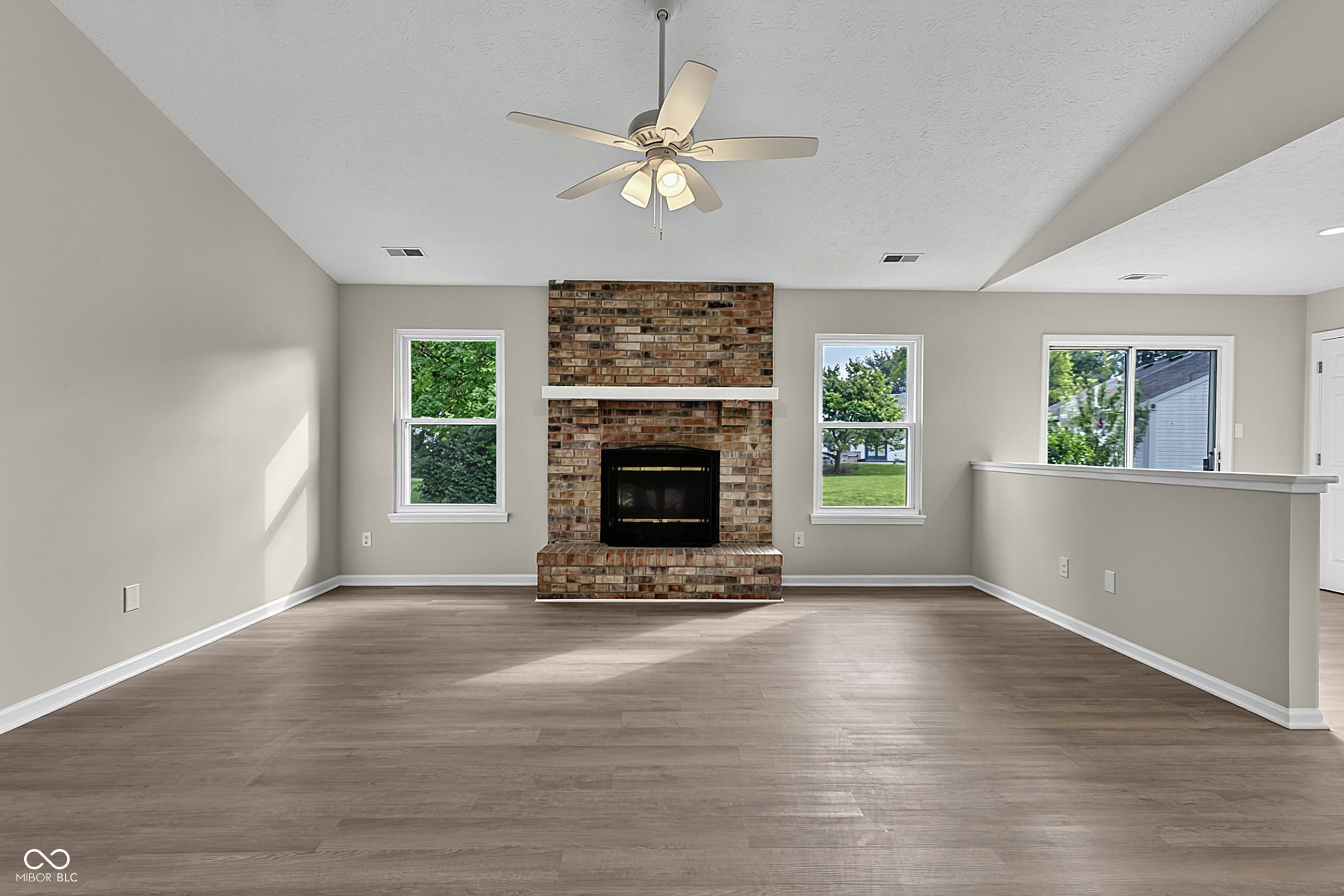 Home in Indianapolis, IN 46237 — photo 3