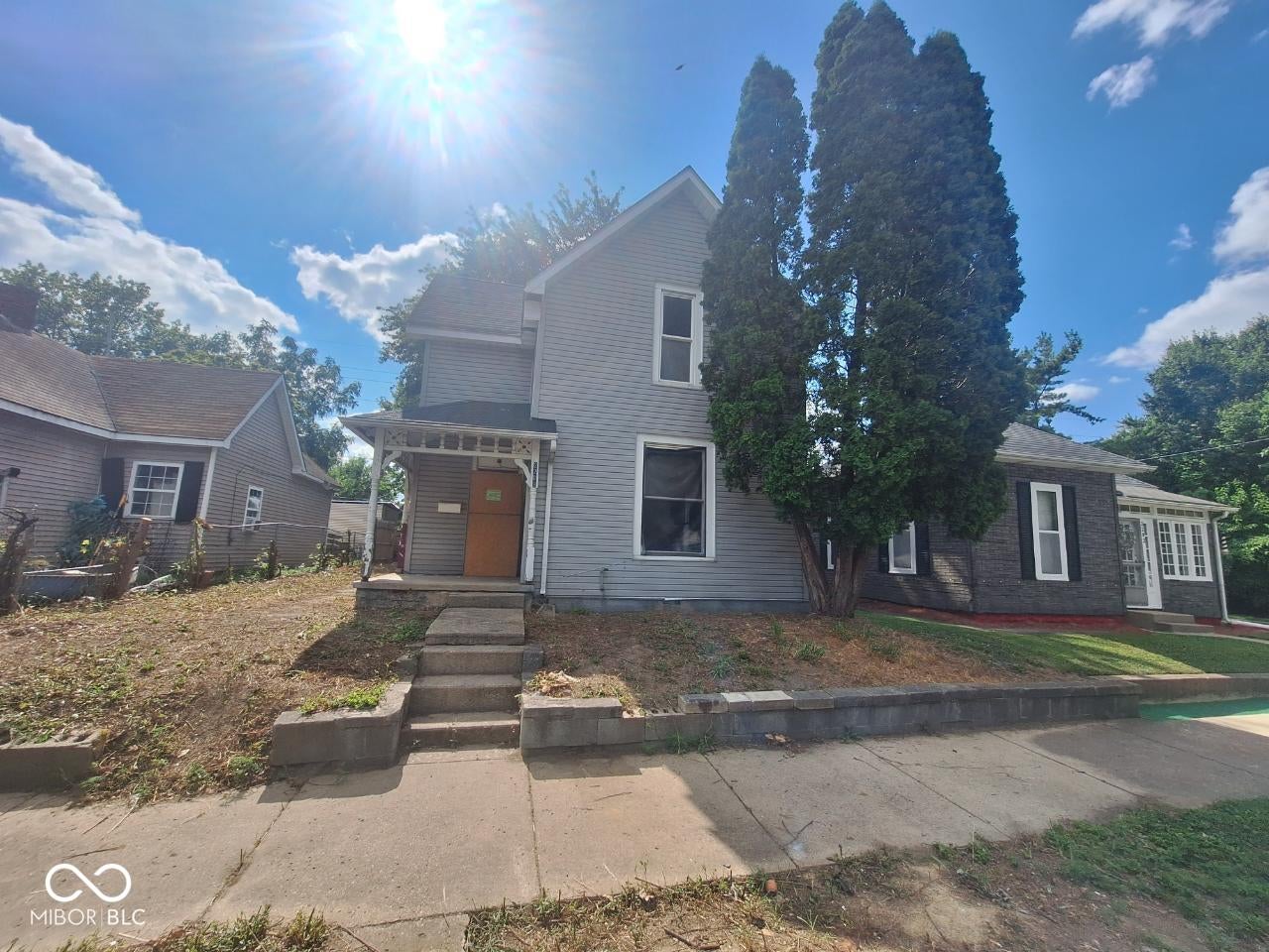 2209 E Lynn Street — photo