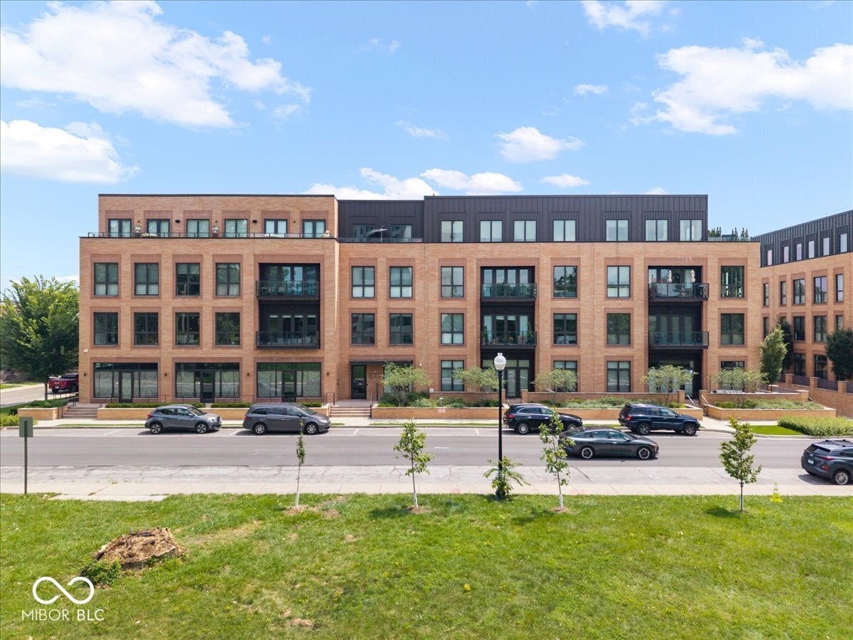877 N East Street Unit 101 — photo